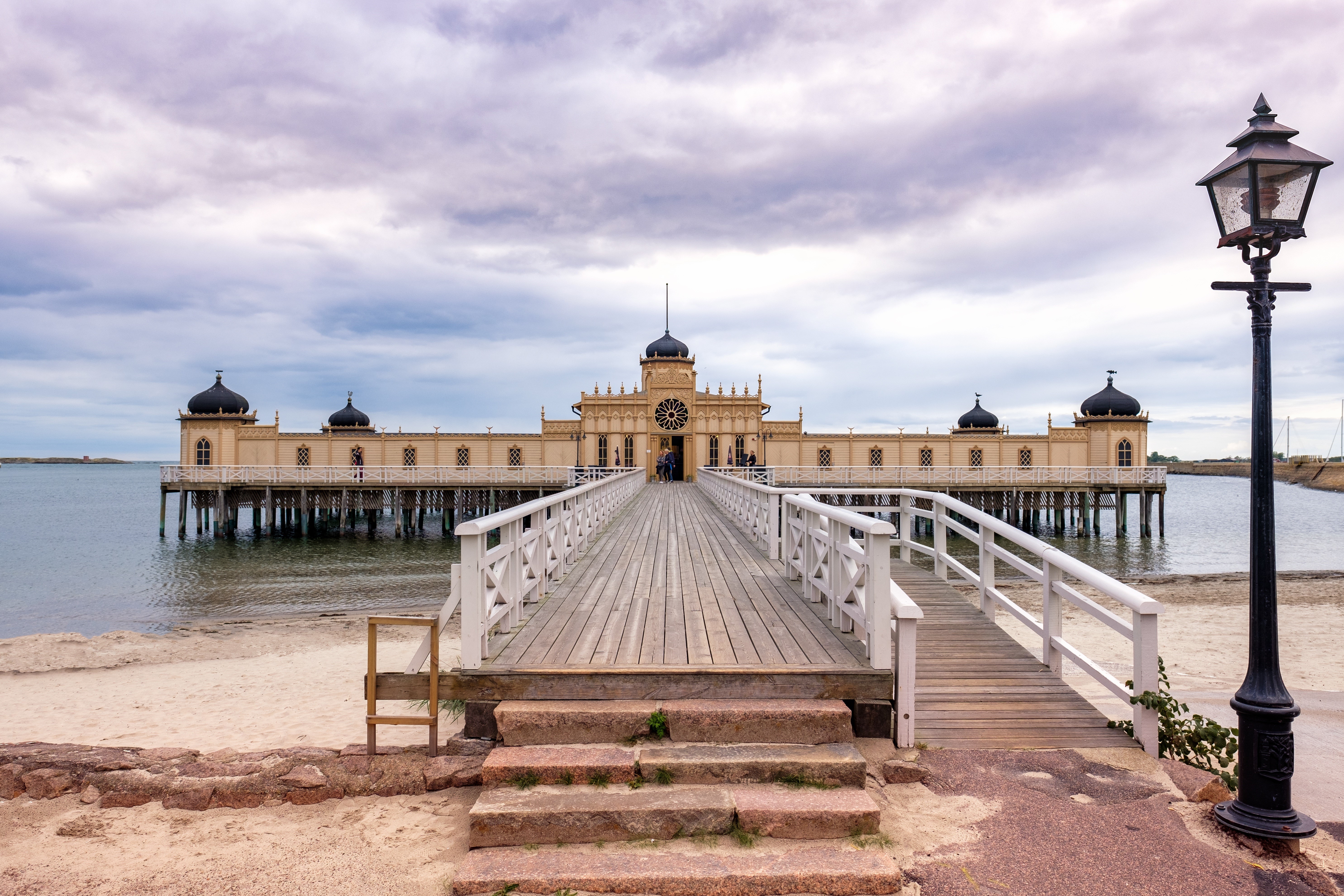 Varberg Kallbadhus pier and street lamp, Sweden HD Wallpaper