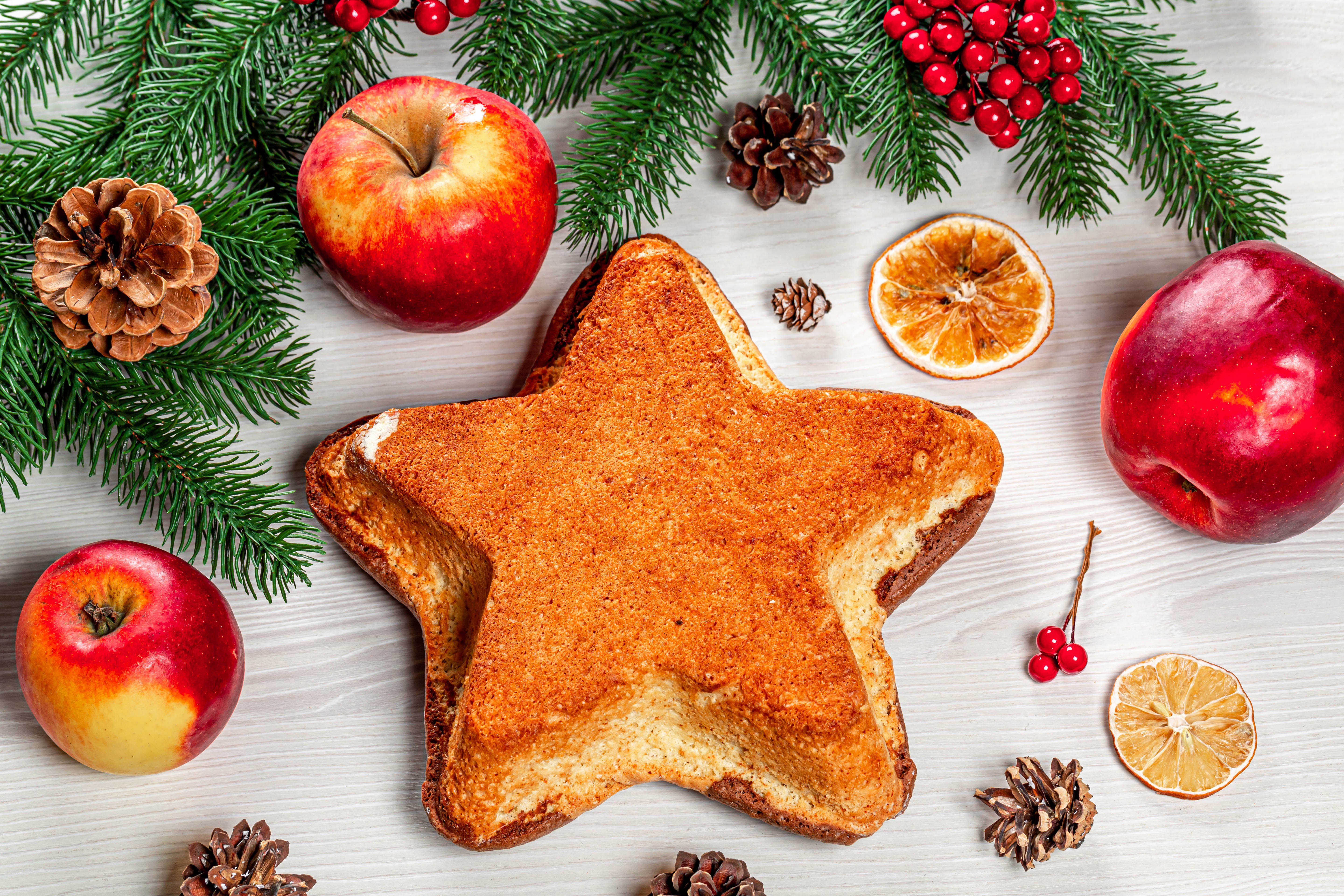 Christmas Star Cake with Apples and Pine Cones HD Wallpaper