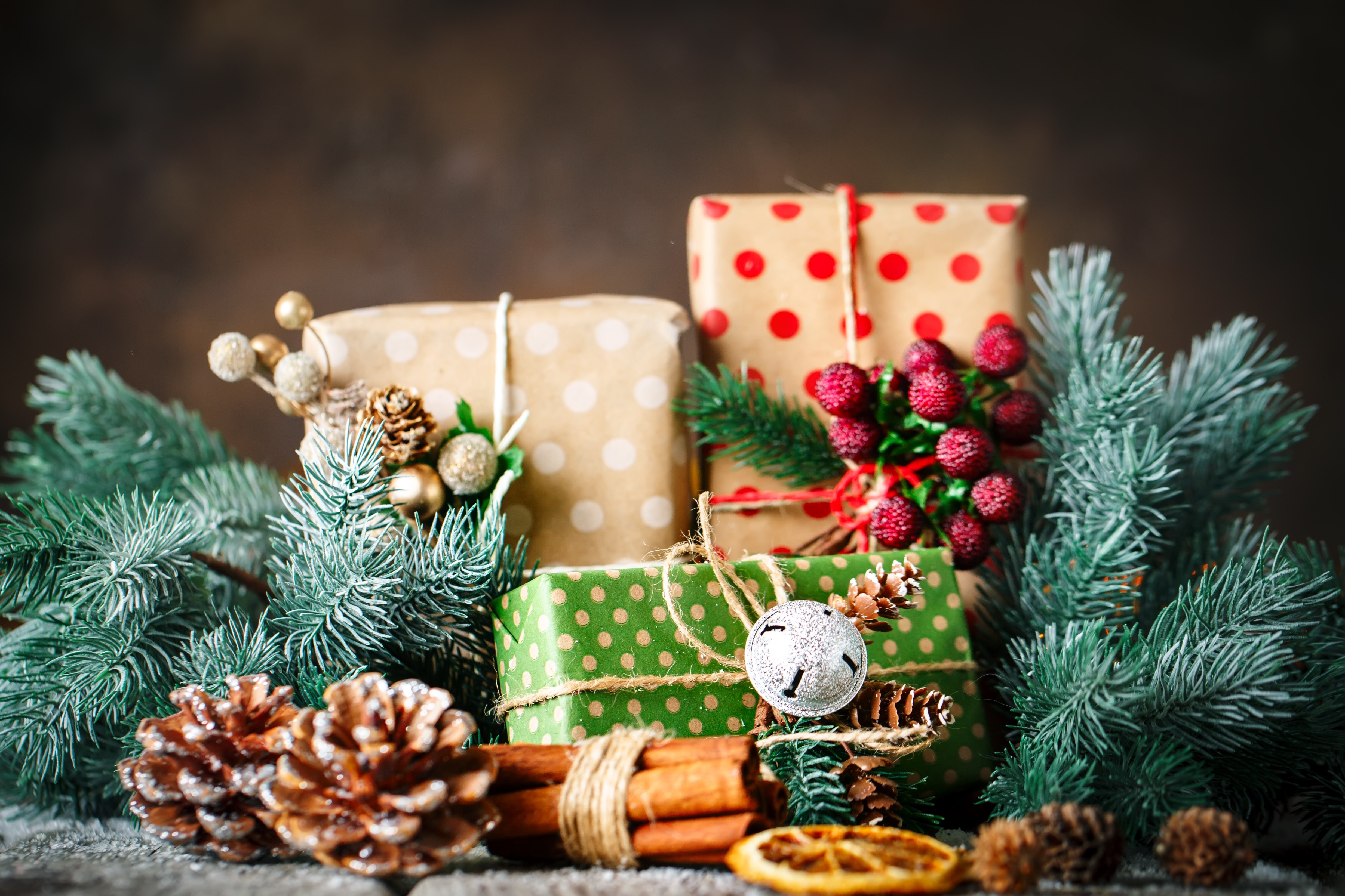 Christmas Gifts with Pine Cones and Cinnamon HD Wallpaper