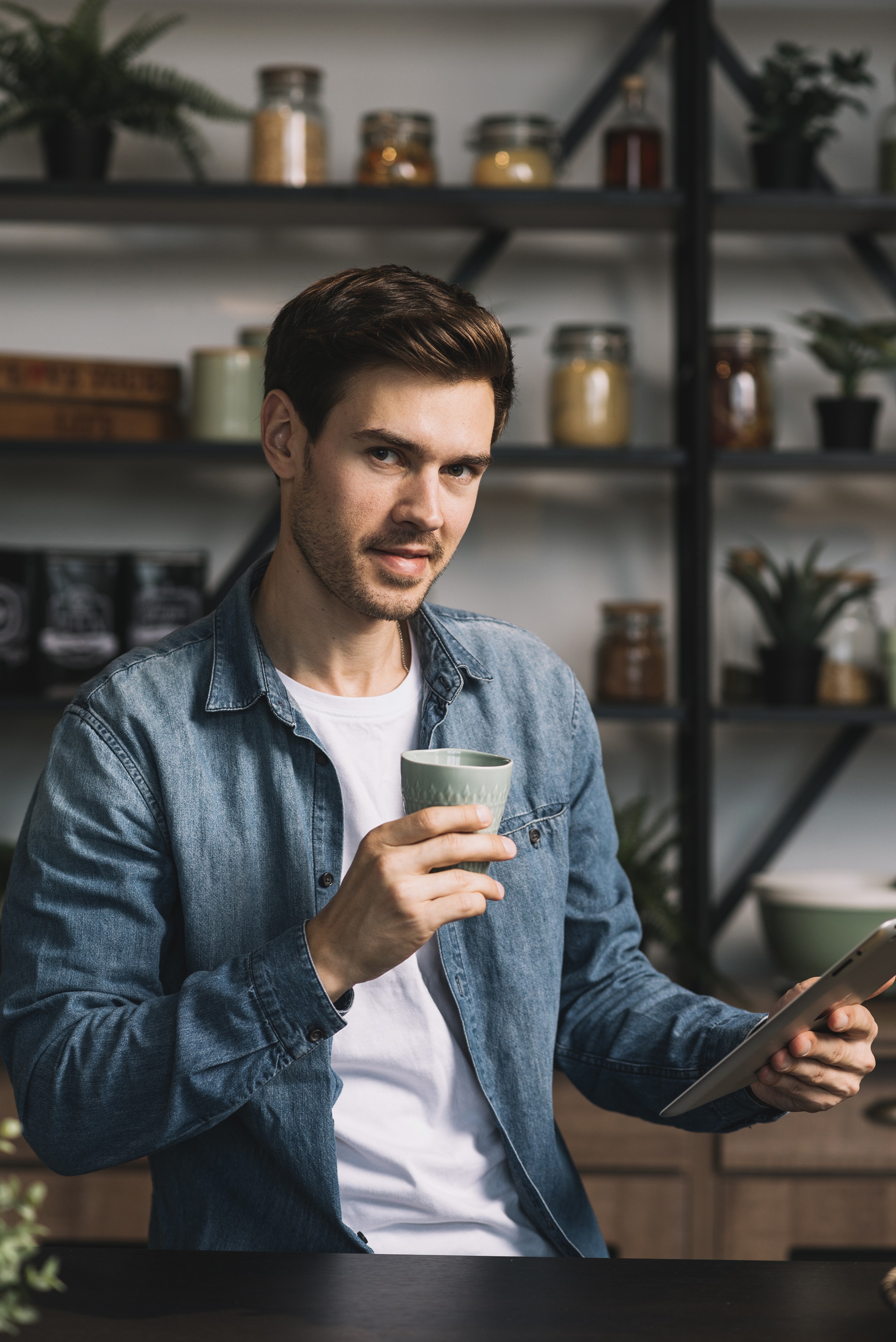 Man holding a cup and tablet HD Phone Wallpaper