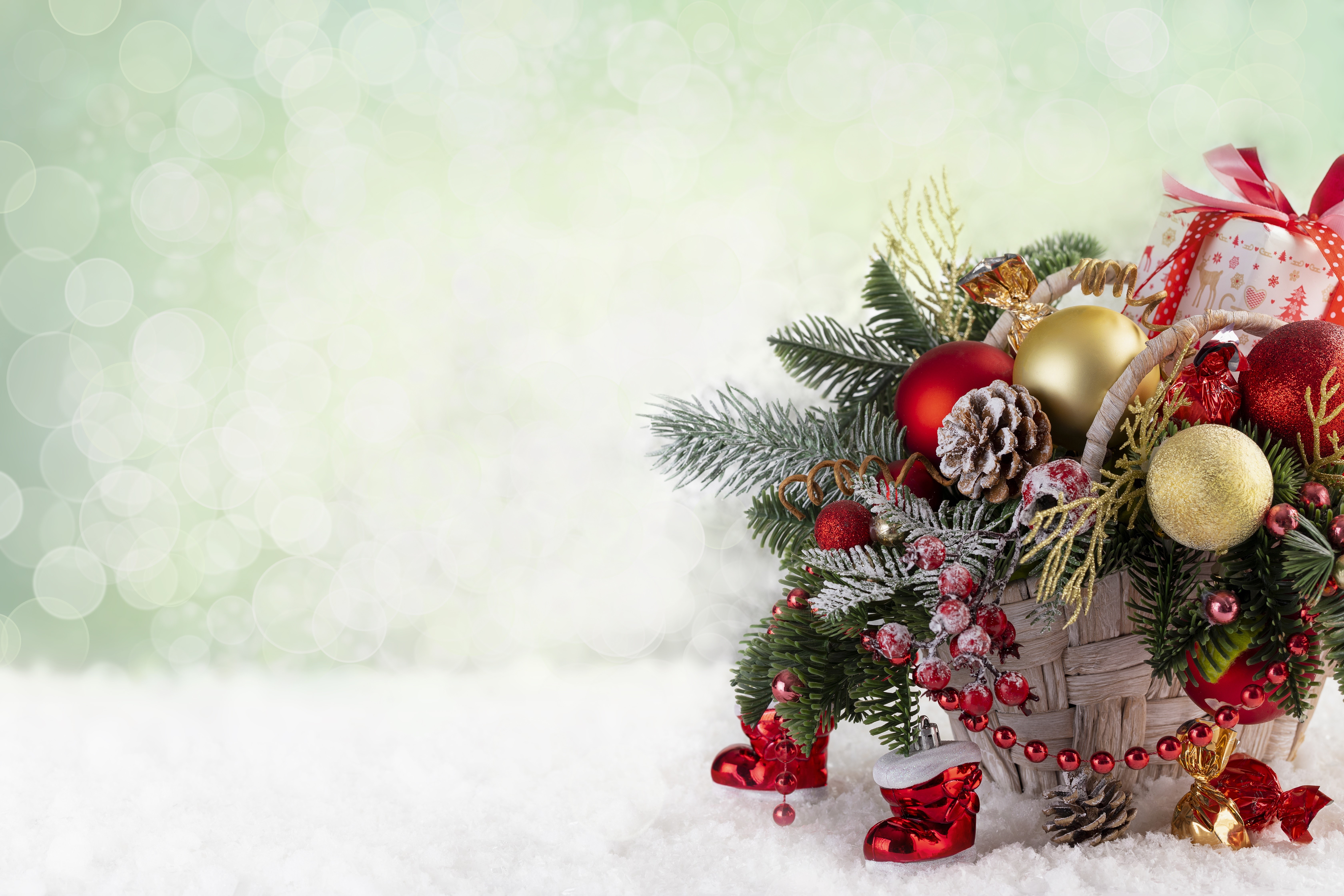 Christmas basket with ornaments and gift HD Wallpaper