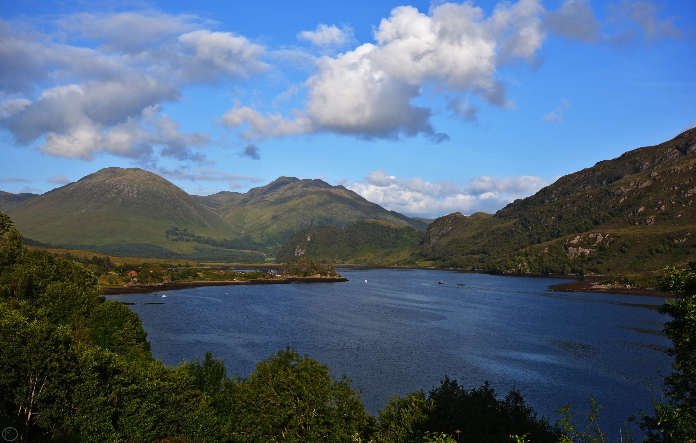 Loch Long Dornie, Scotland HD Wallpaper
