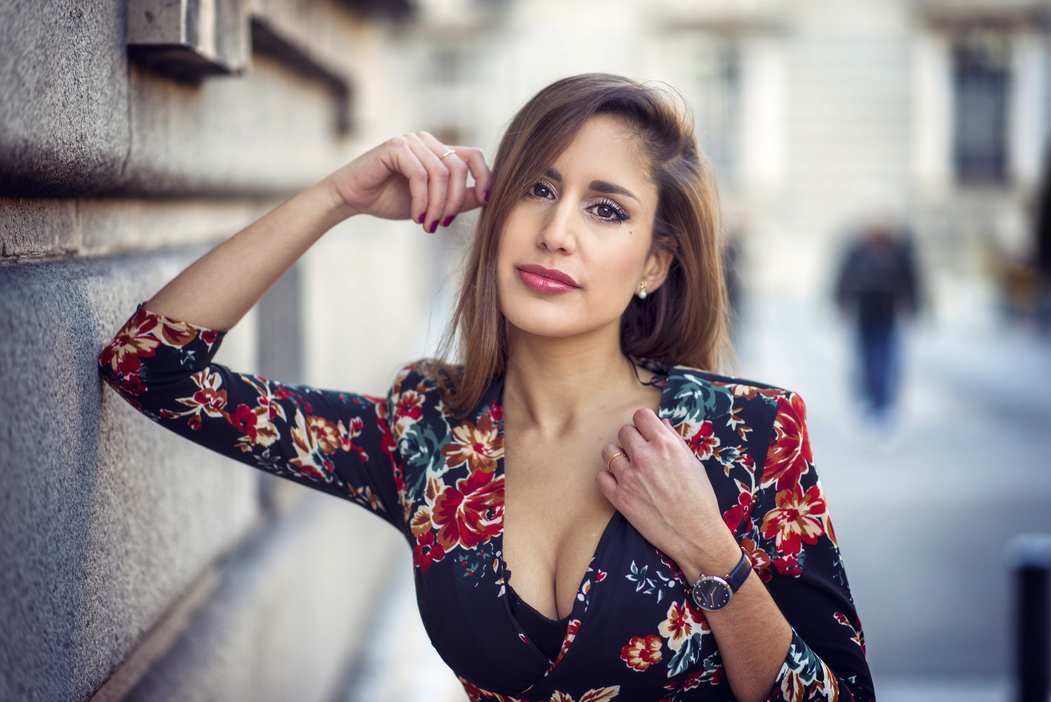 Woman in floral dress with décolletage HD Wallpaper