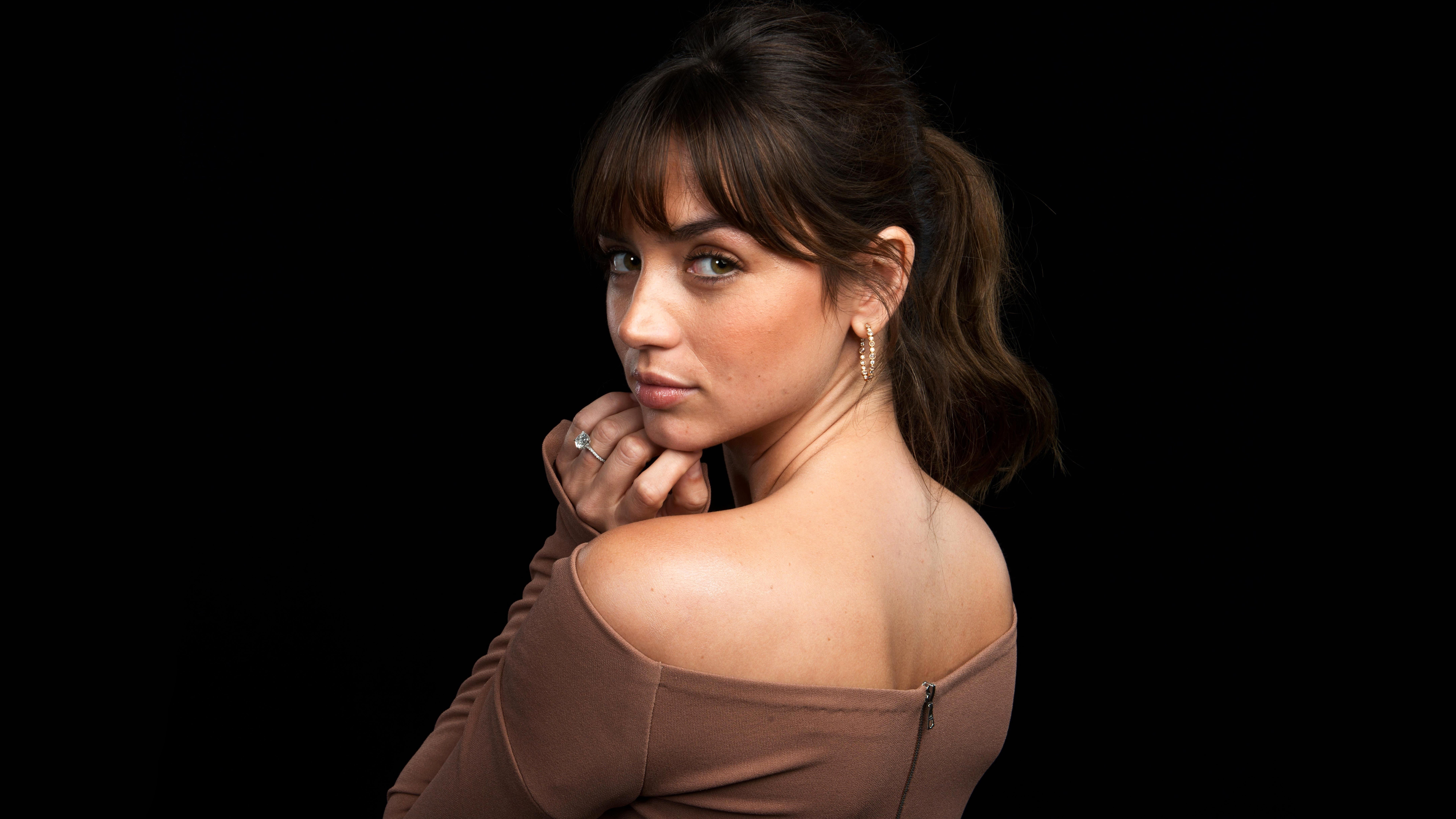 Ana de Armas looking over her shoulder HD Wallpaper