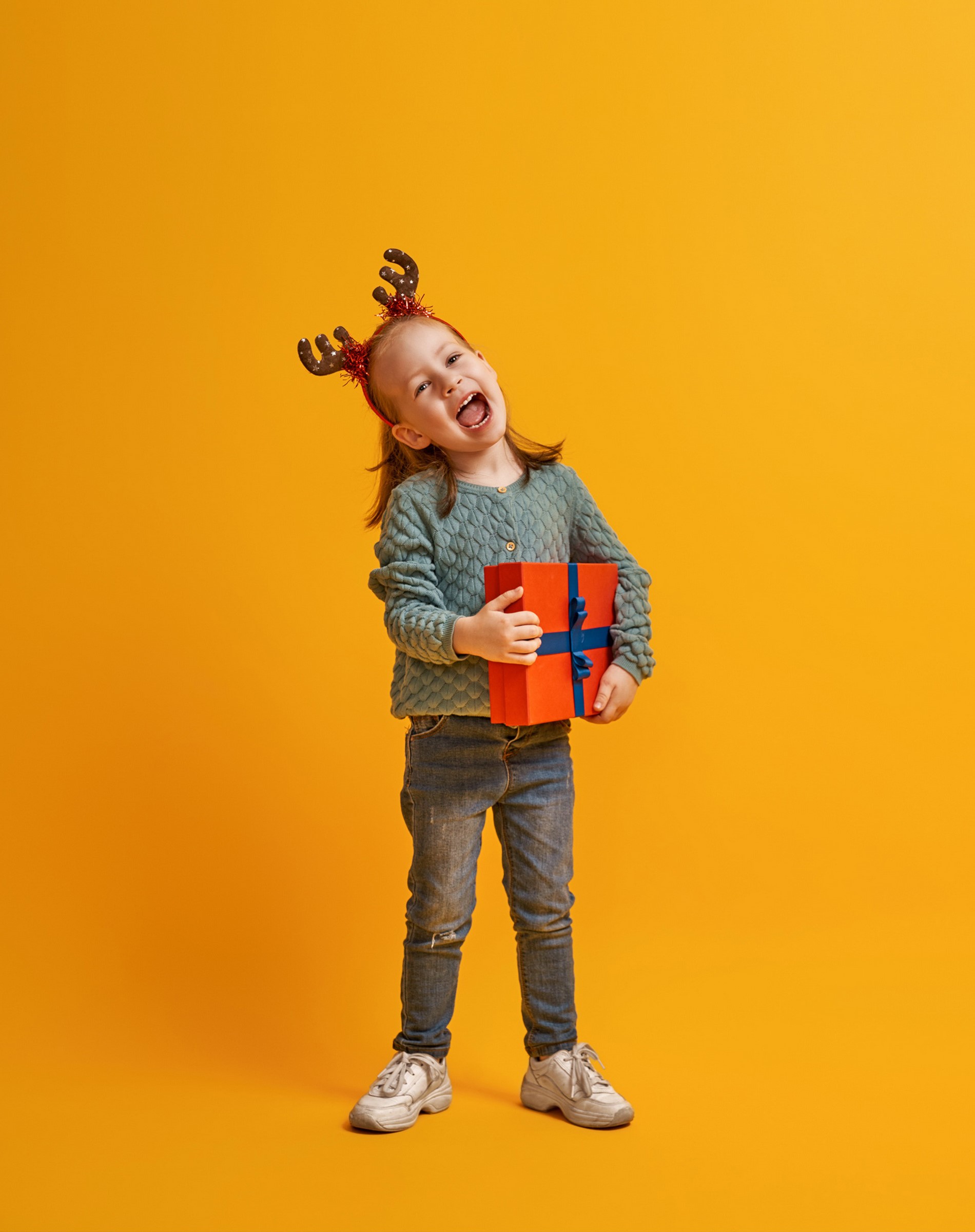 Girl with Reindeer Antlers Holding a Gift HD Phone Wallpaper