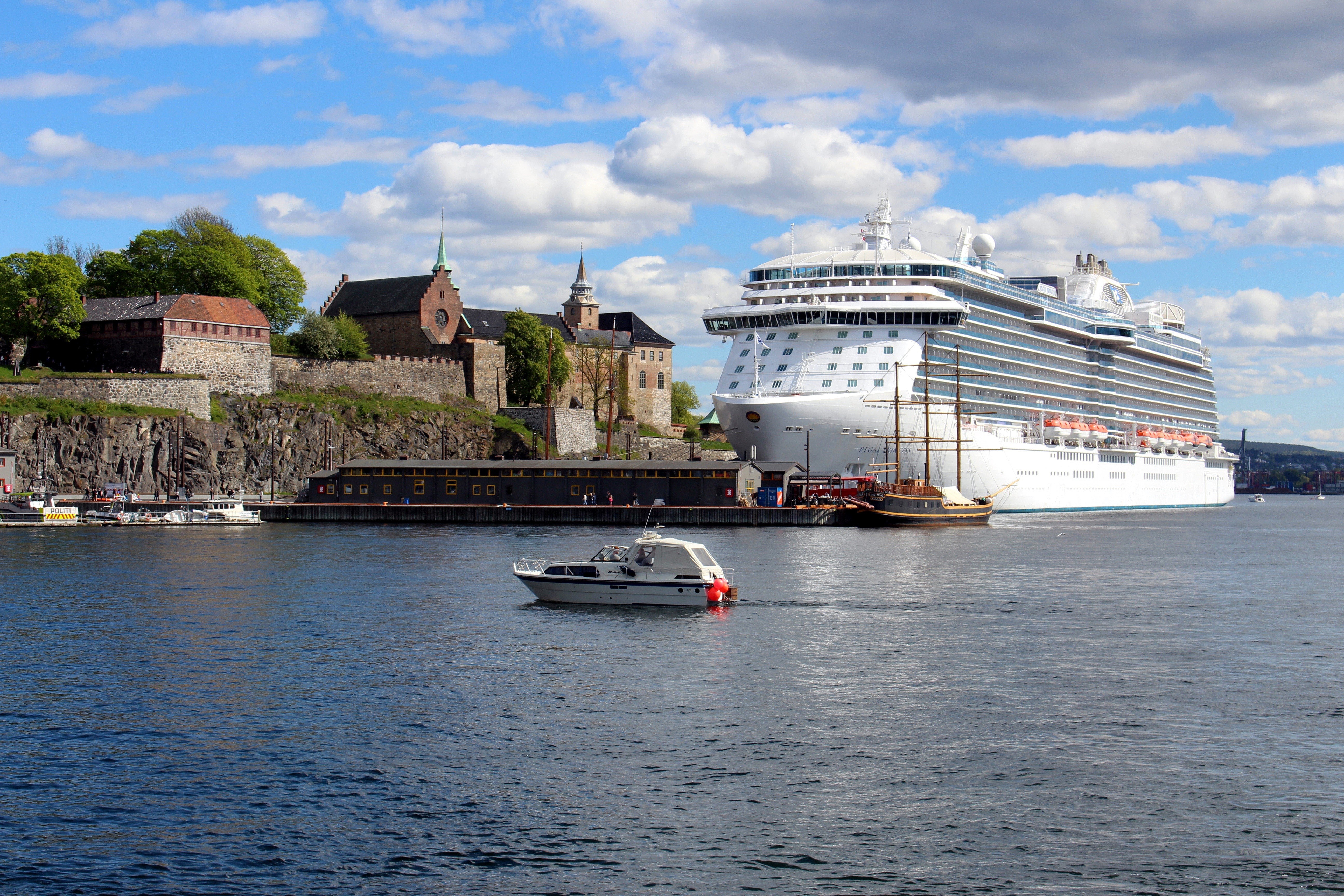 Regal Princess cruise liner docked in Oslo, Norway HD Wallpaper