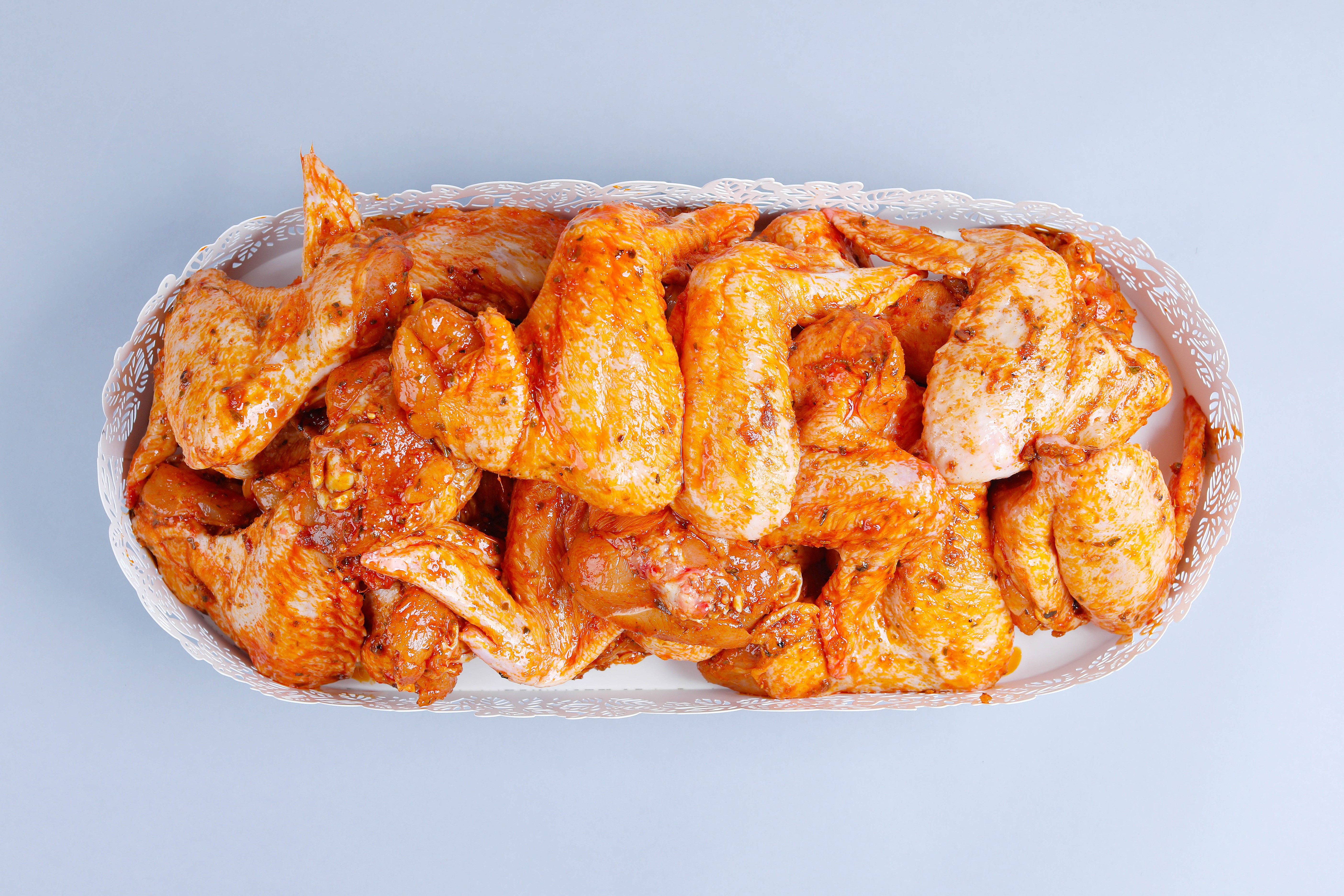 Marinated chicken wings on a platter HD Wallpaper