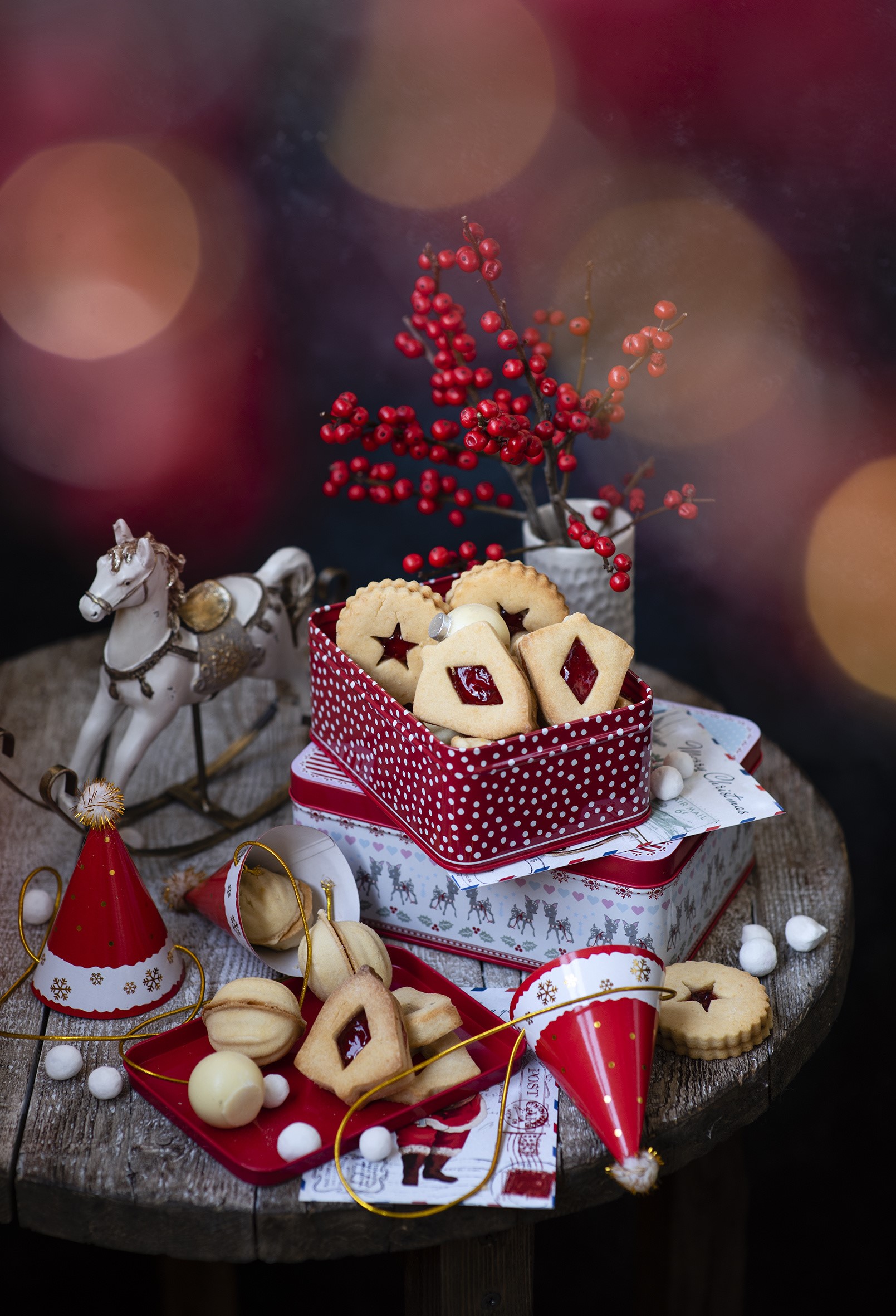 Christmas cookies in a tin box with festive decorations HD Phone Wallpaper