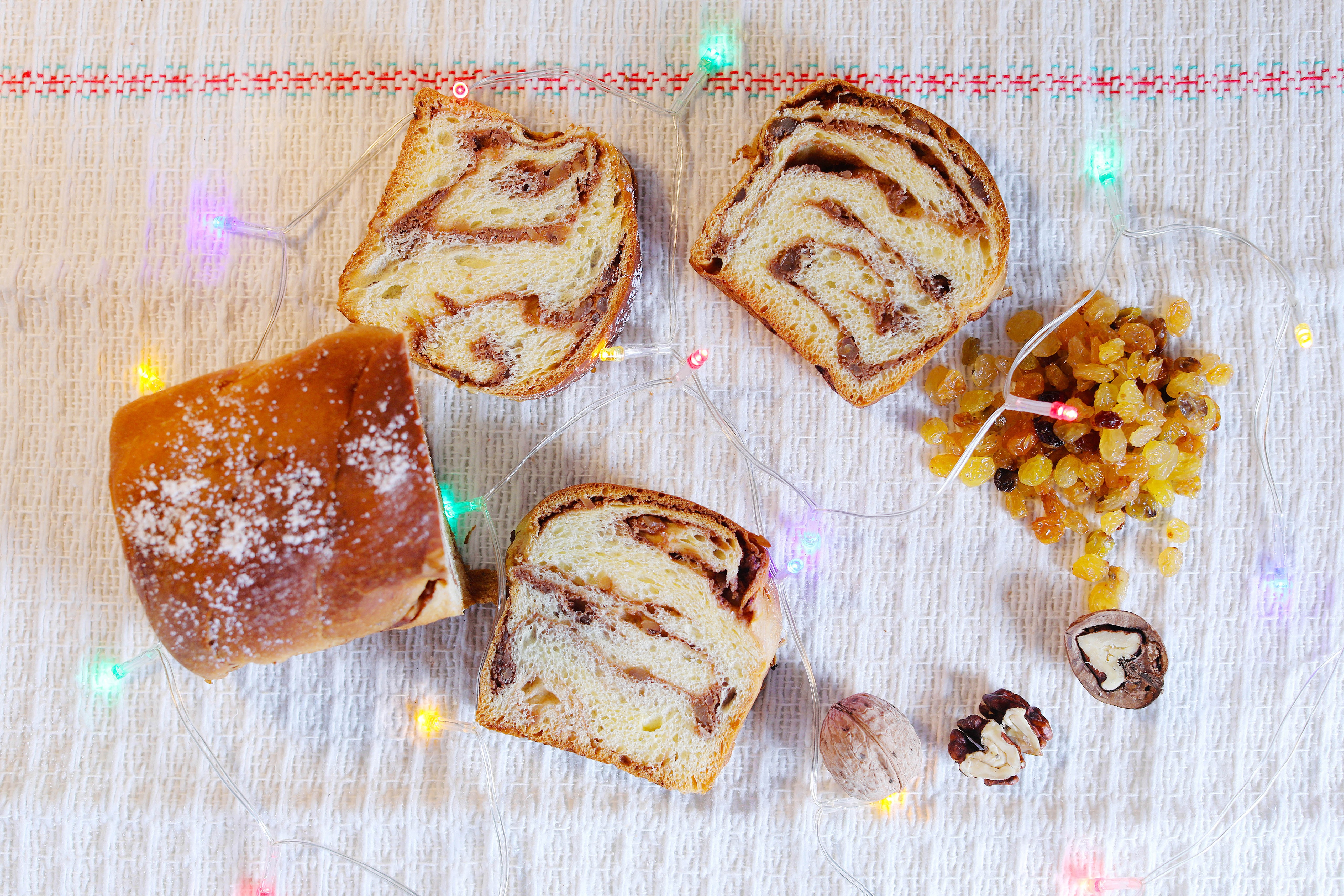 Pastry with Raisins and Walnuts HD Wallpaper