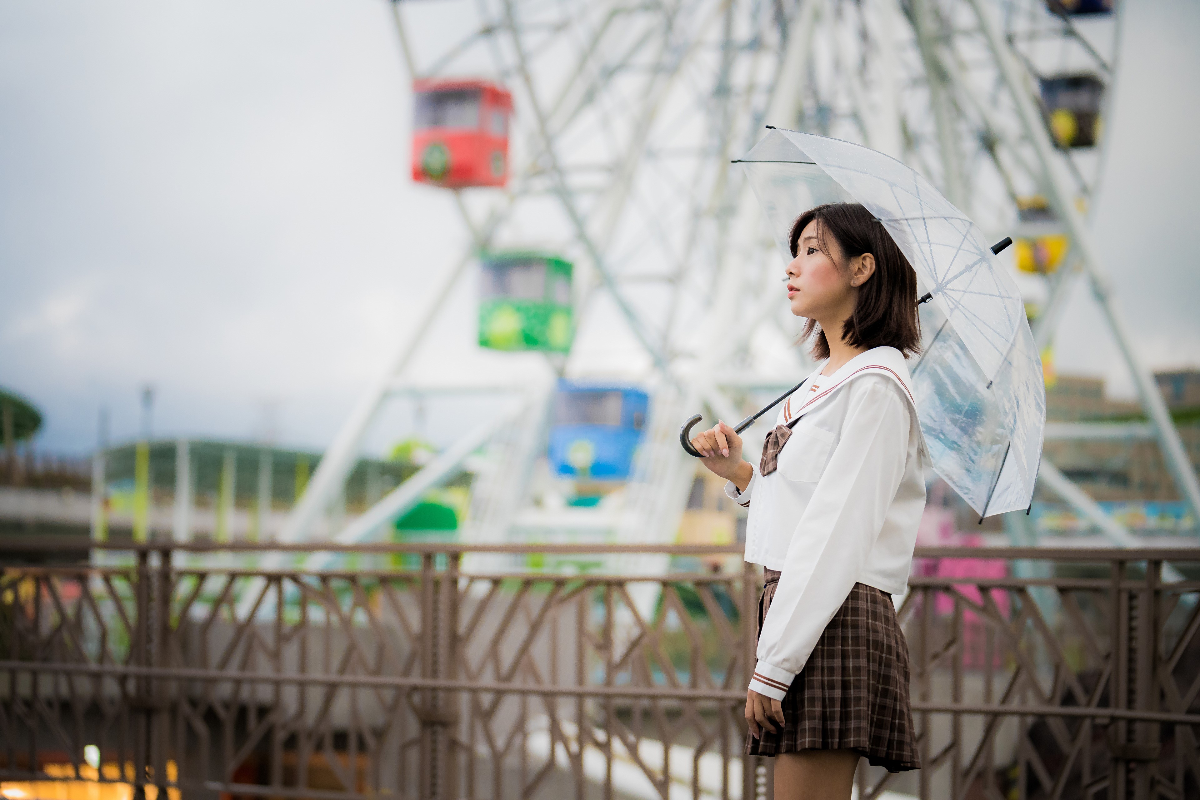 Asian girl with umbrella in front of Ferris wheel HD Wallpaper