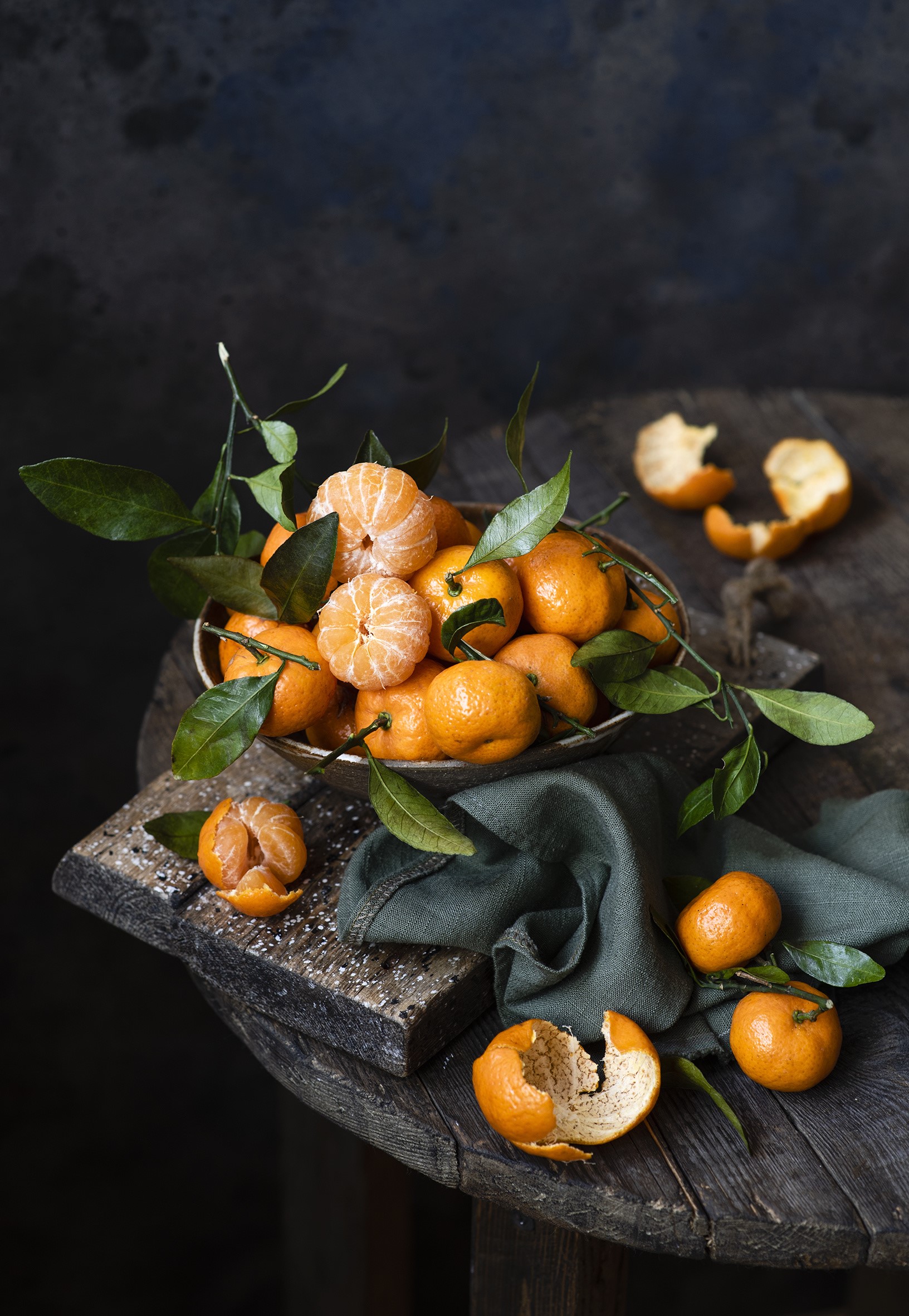 Mandarin oranges with leaves on a wooden table HD Phone Wallpaper