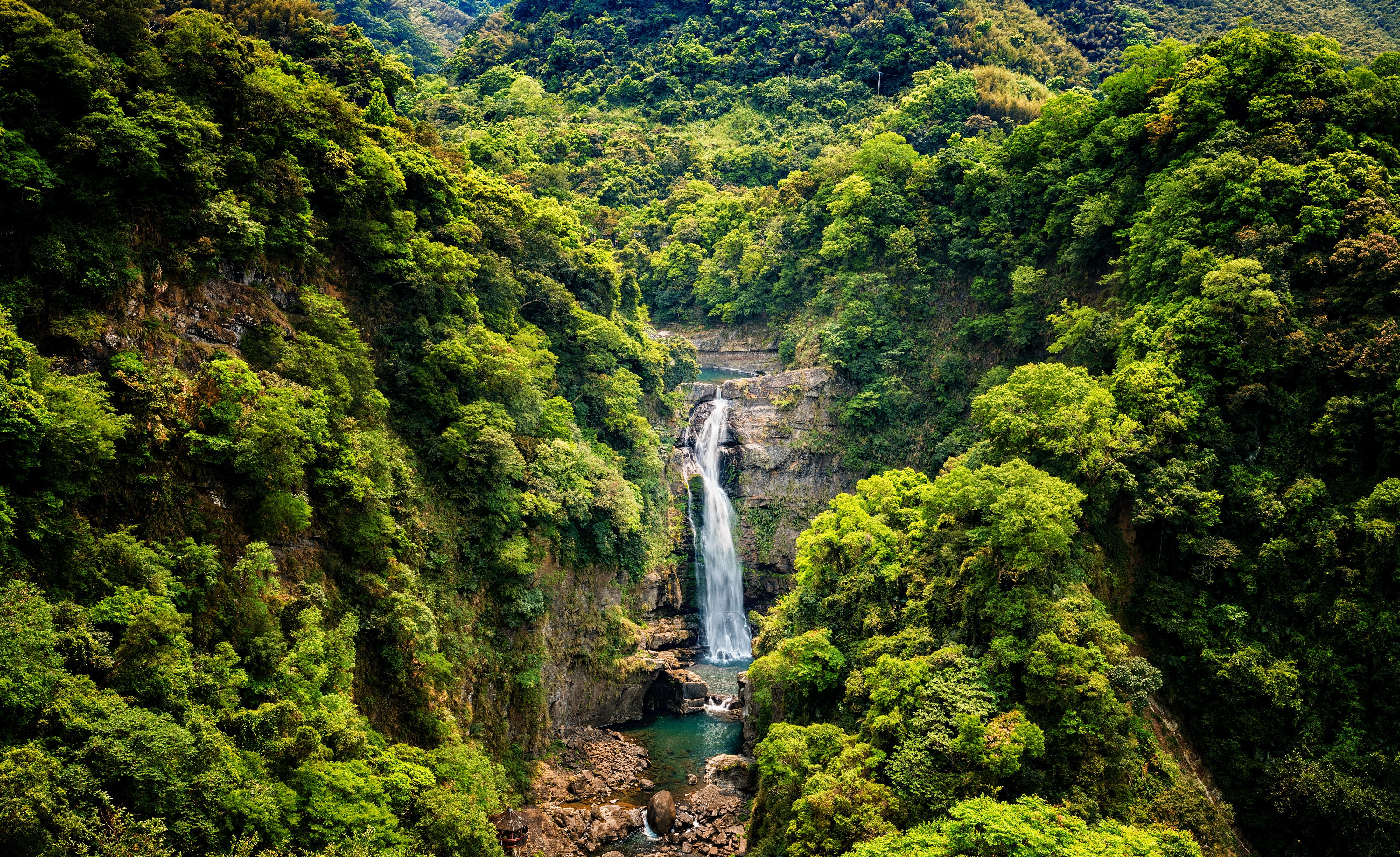 4K Taiwan Waterfall in Lush Green Mountains HD Wallpaper