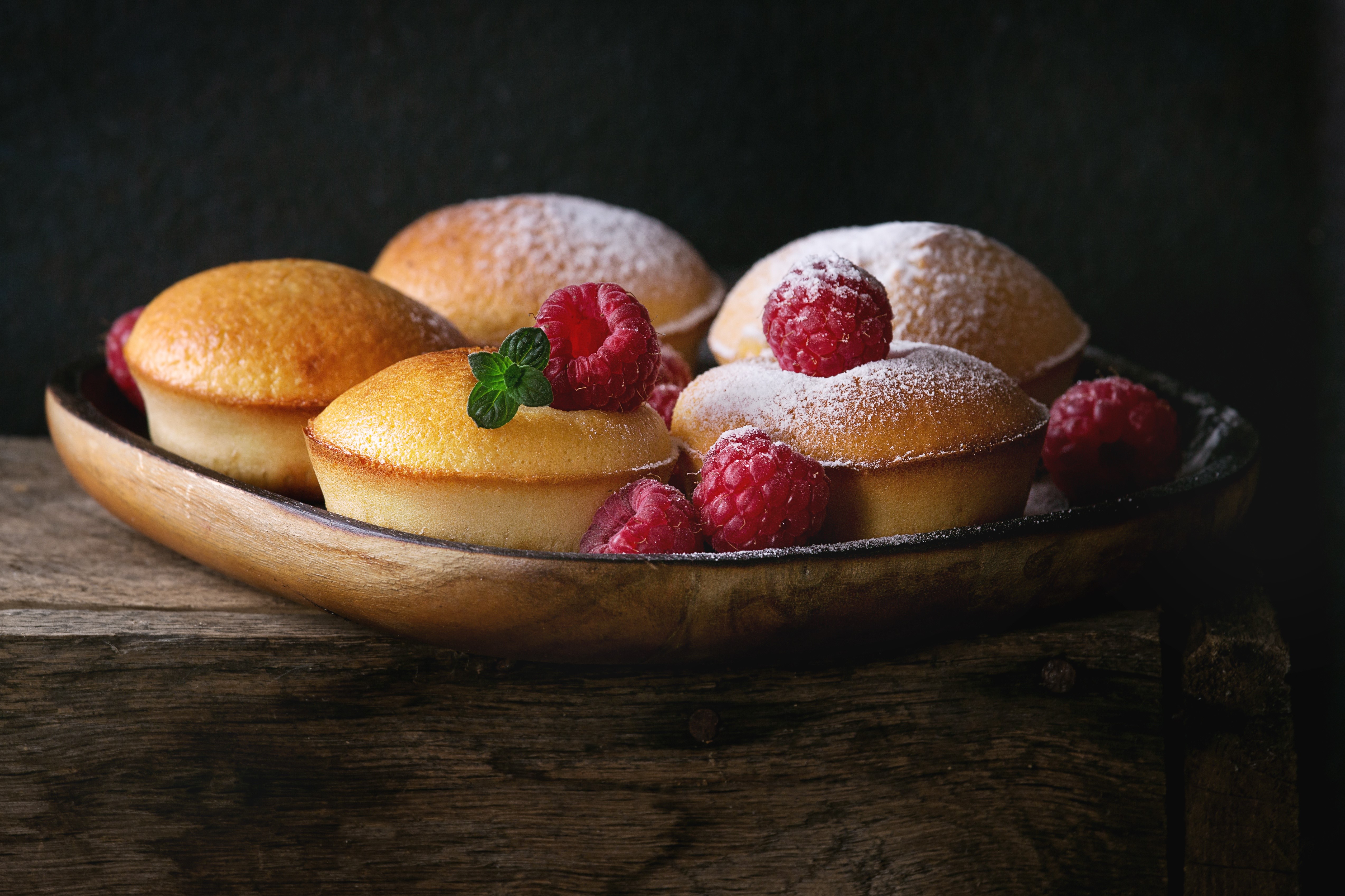 Raspberry and powdered sugar buns on a wooden surface HD Wallpaper
