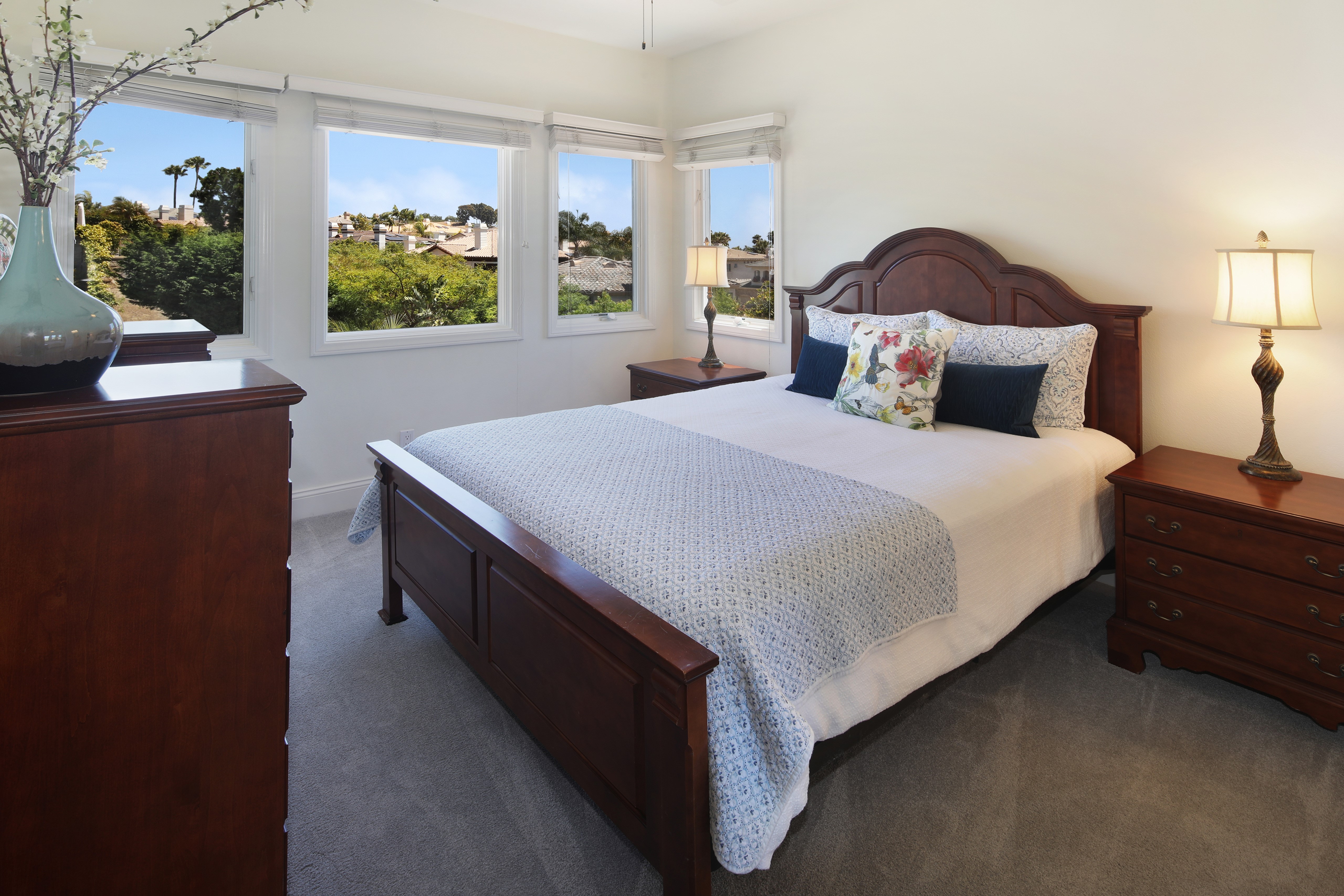 Bedroom with bed, pillows, and lamps HD Wallpaper