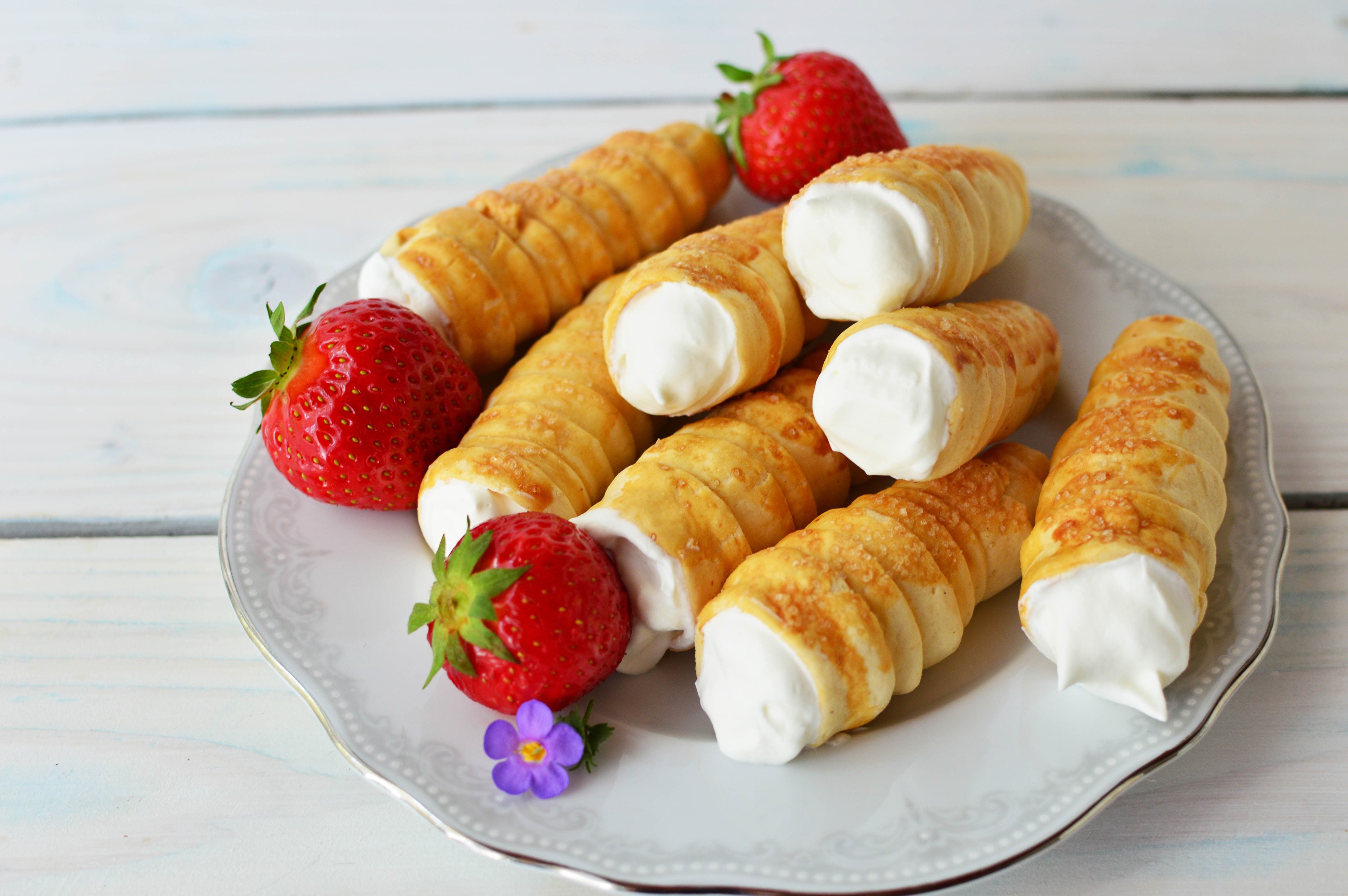 Cream horns with strawberries on a plate HD Wallpaper