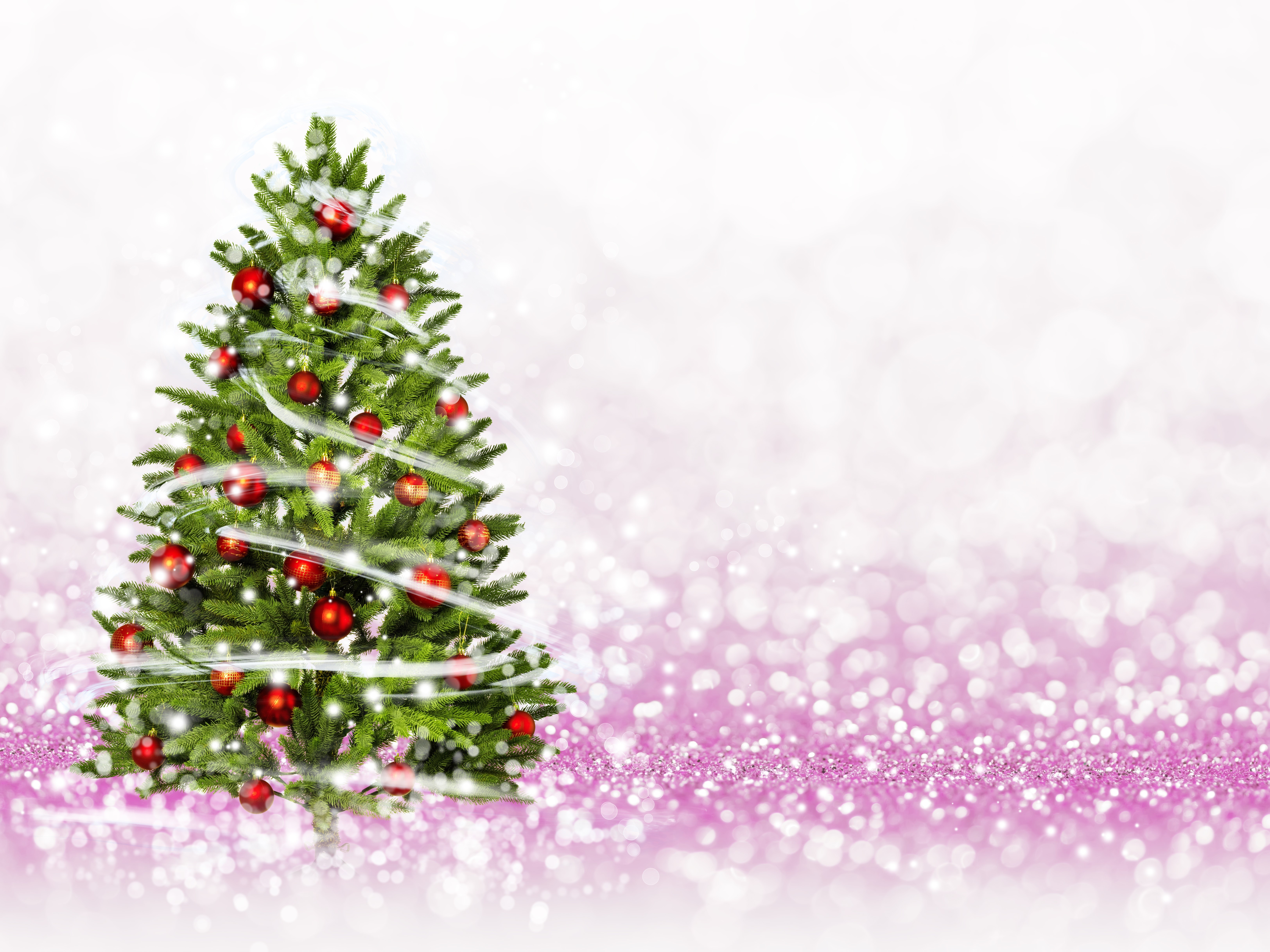 Christmas tree with red balls and glitter HD Wallpaper