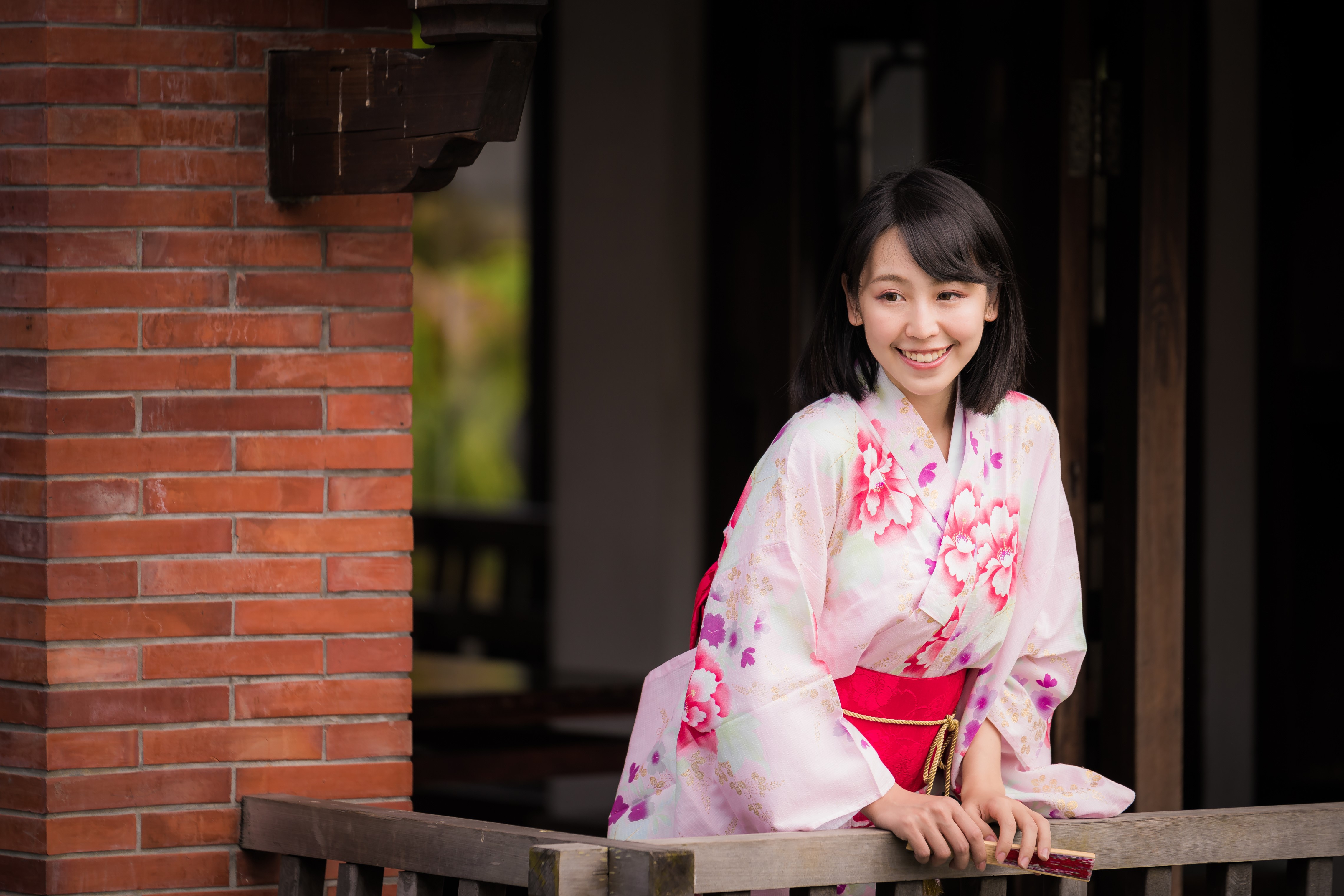 Asian girl in kimono smiling HD Wallpaper