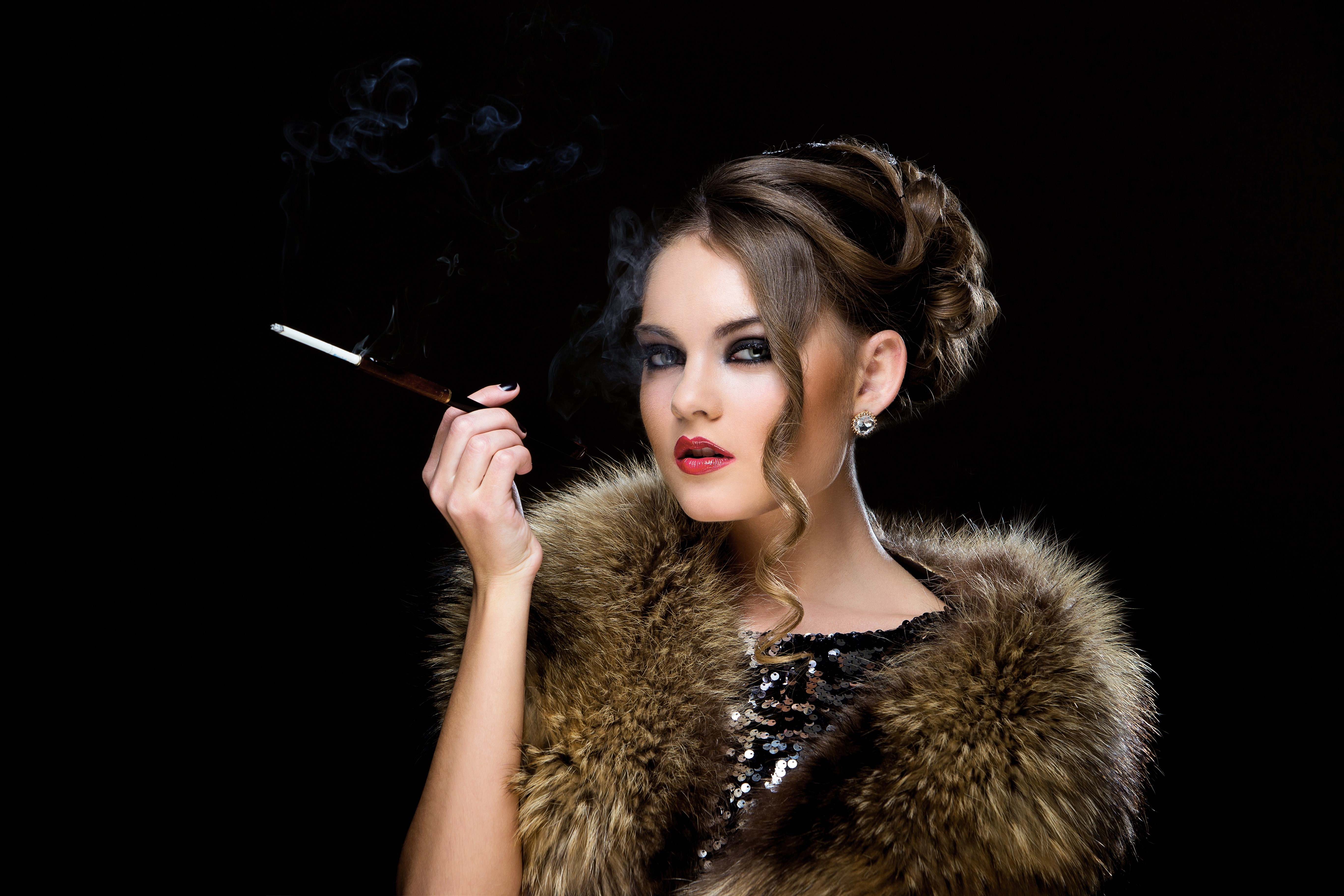 Woman with cigarette and fur stole HD Wallpaper