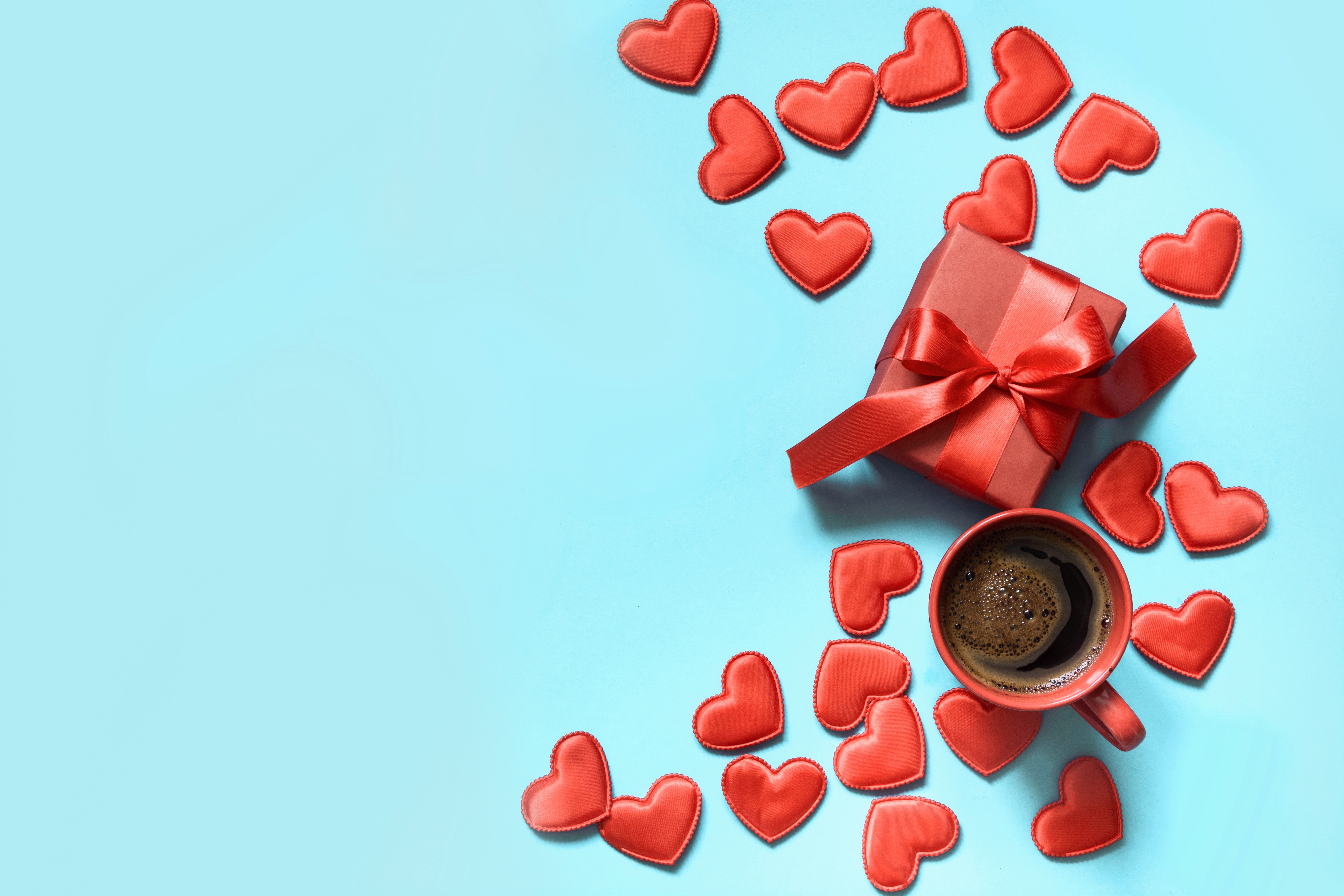 Red gift box and coffee cup with hearts HD Wallpaper