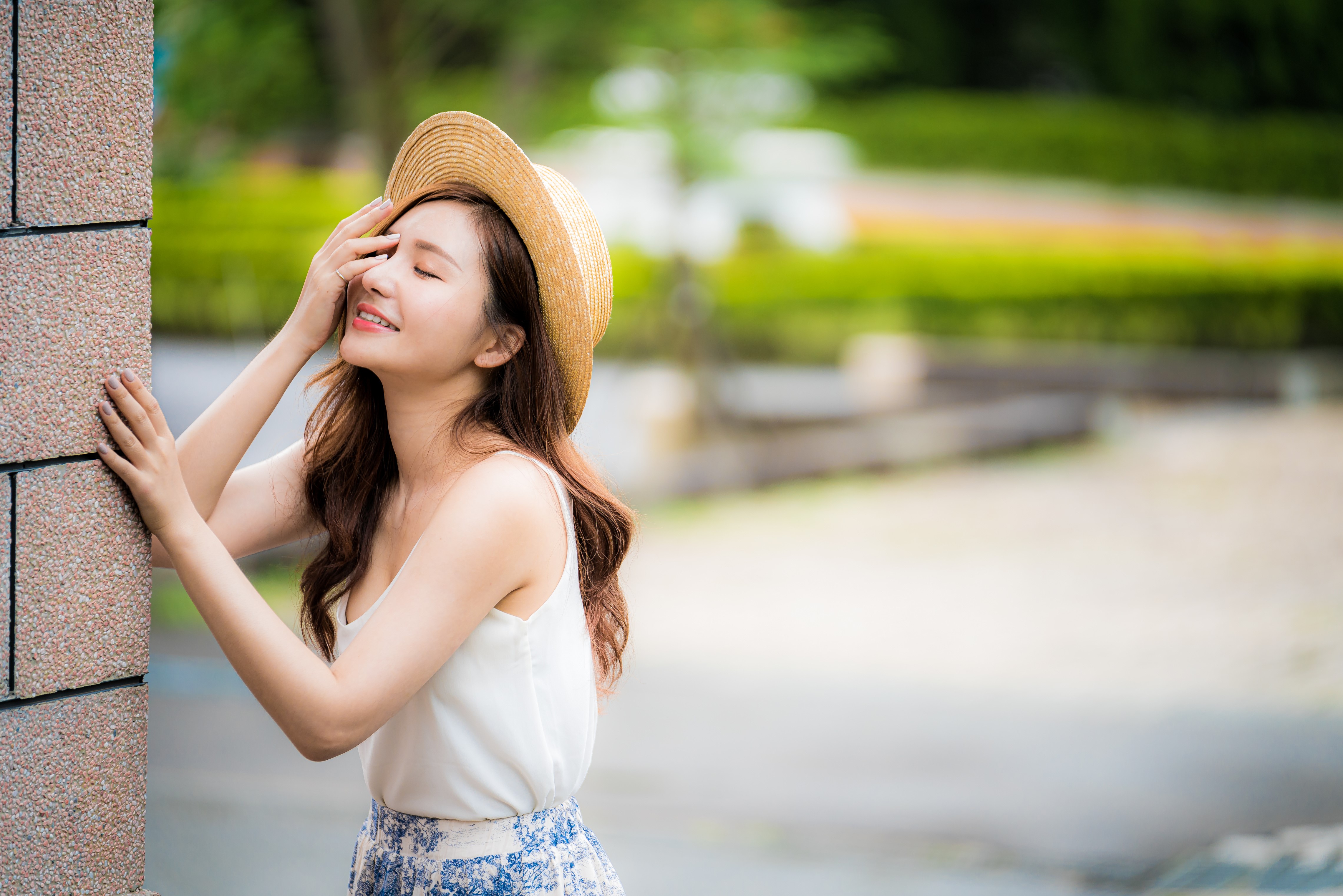 4K Asian Woman Wearing Hat Smiling HD Wallpaper