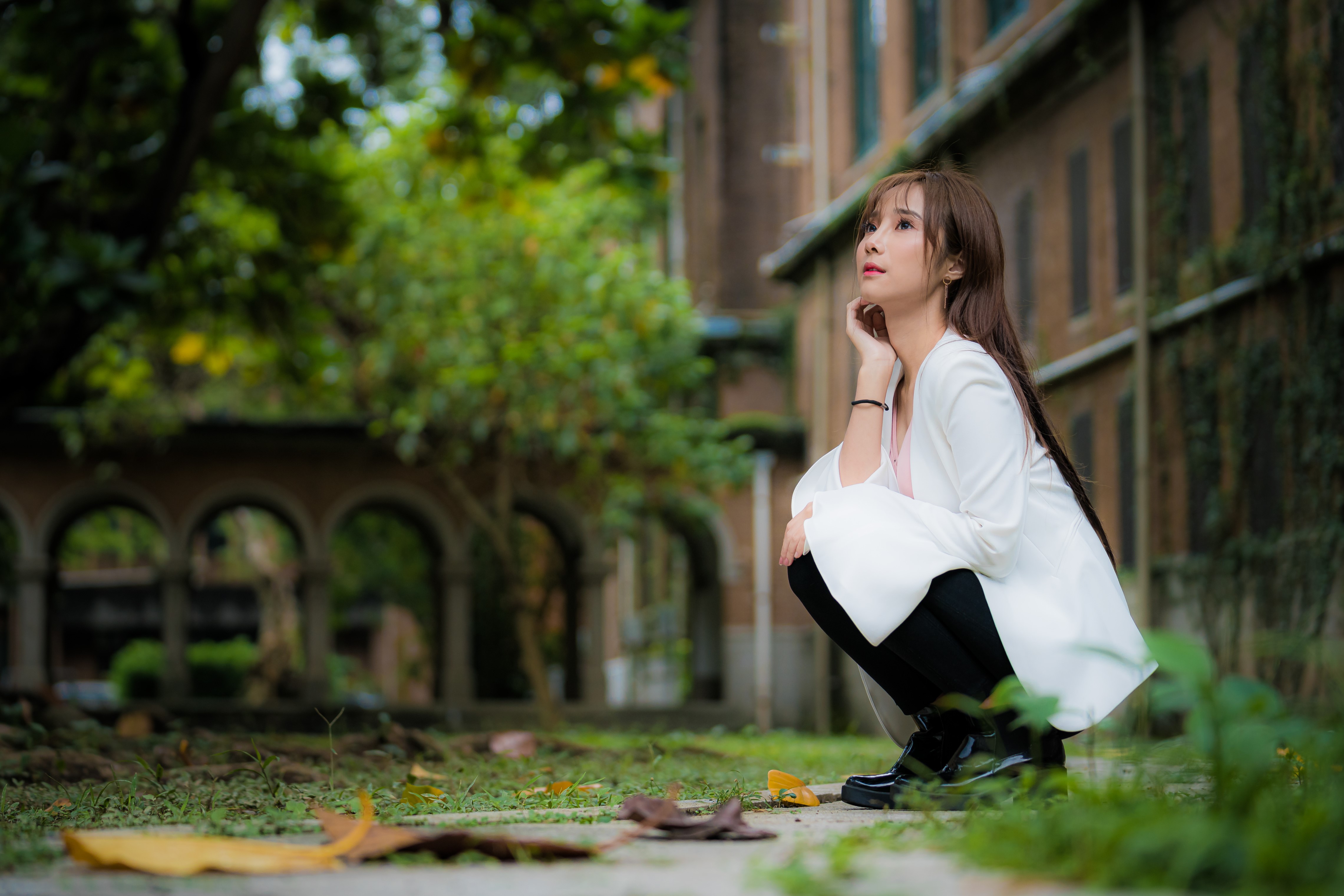 Asian woman with brown hair sitting outdoors HD Wallpaper