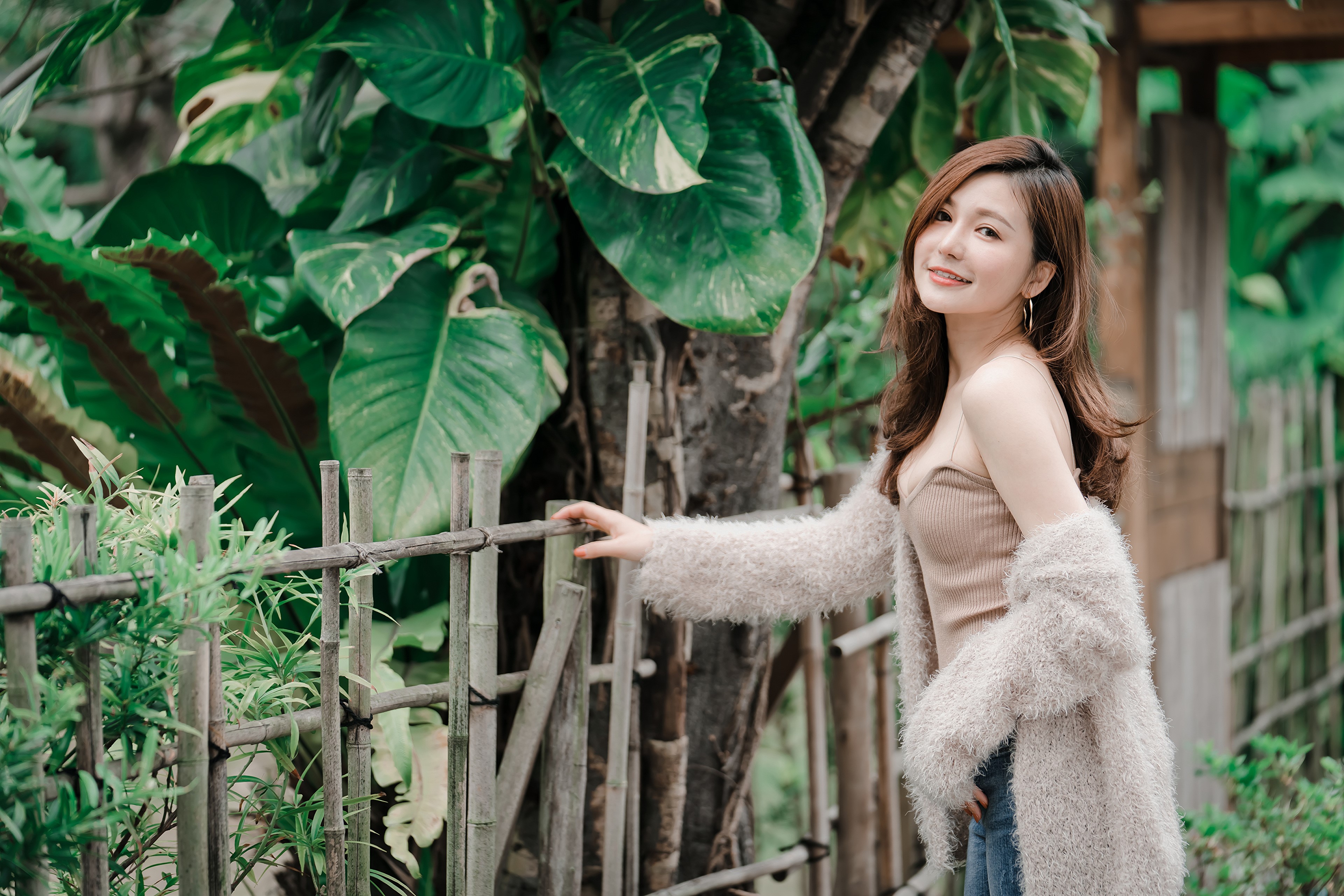 4K Asian Woman Posing with Soft Cardigan HD Wallpaper