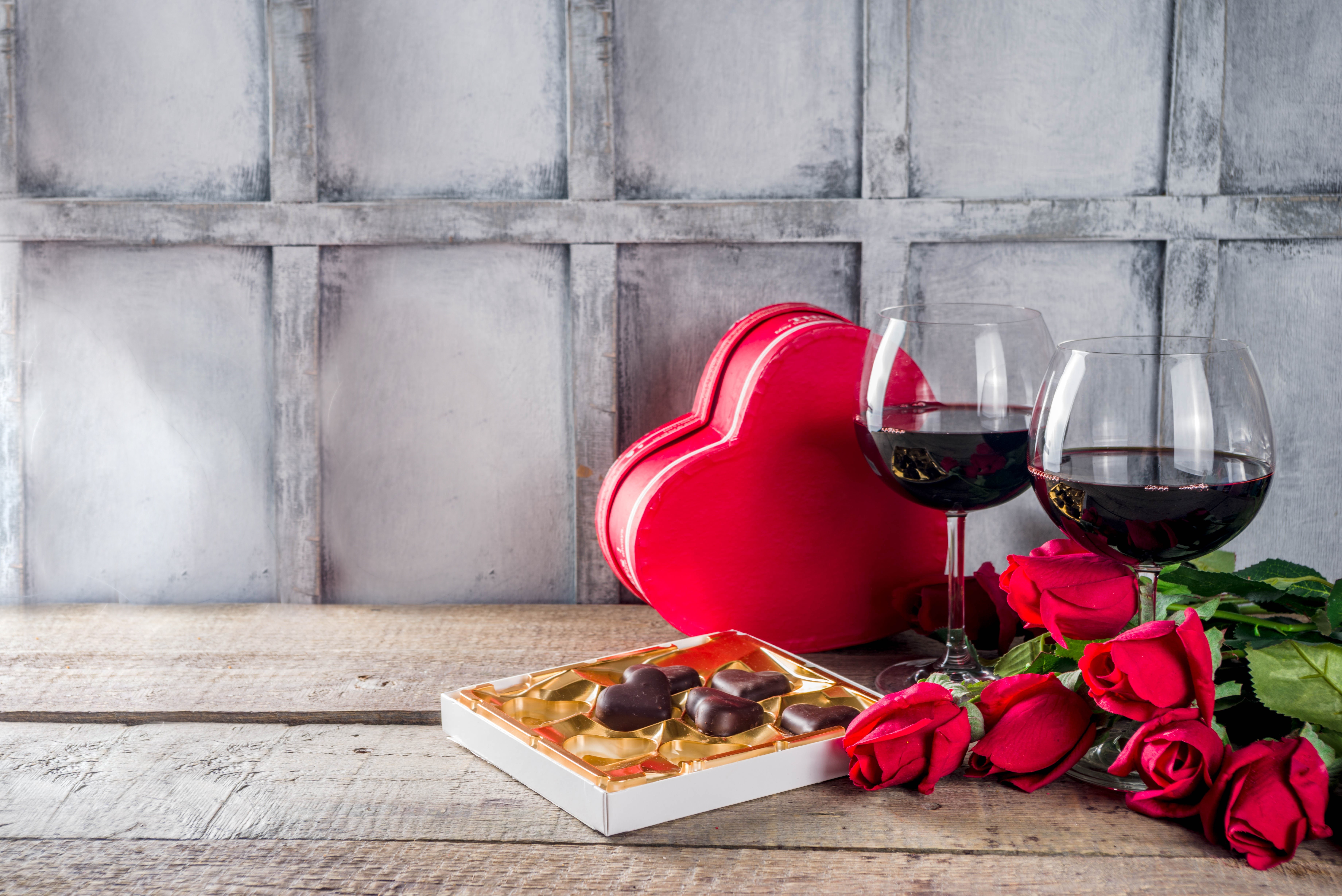Valentine's Day wine, roses, and heart chocolates HD Wallpaper
