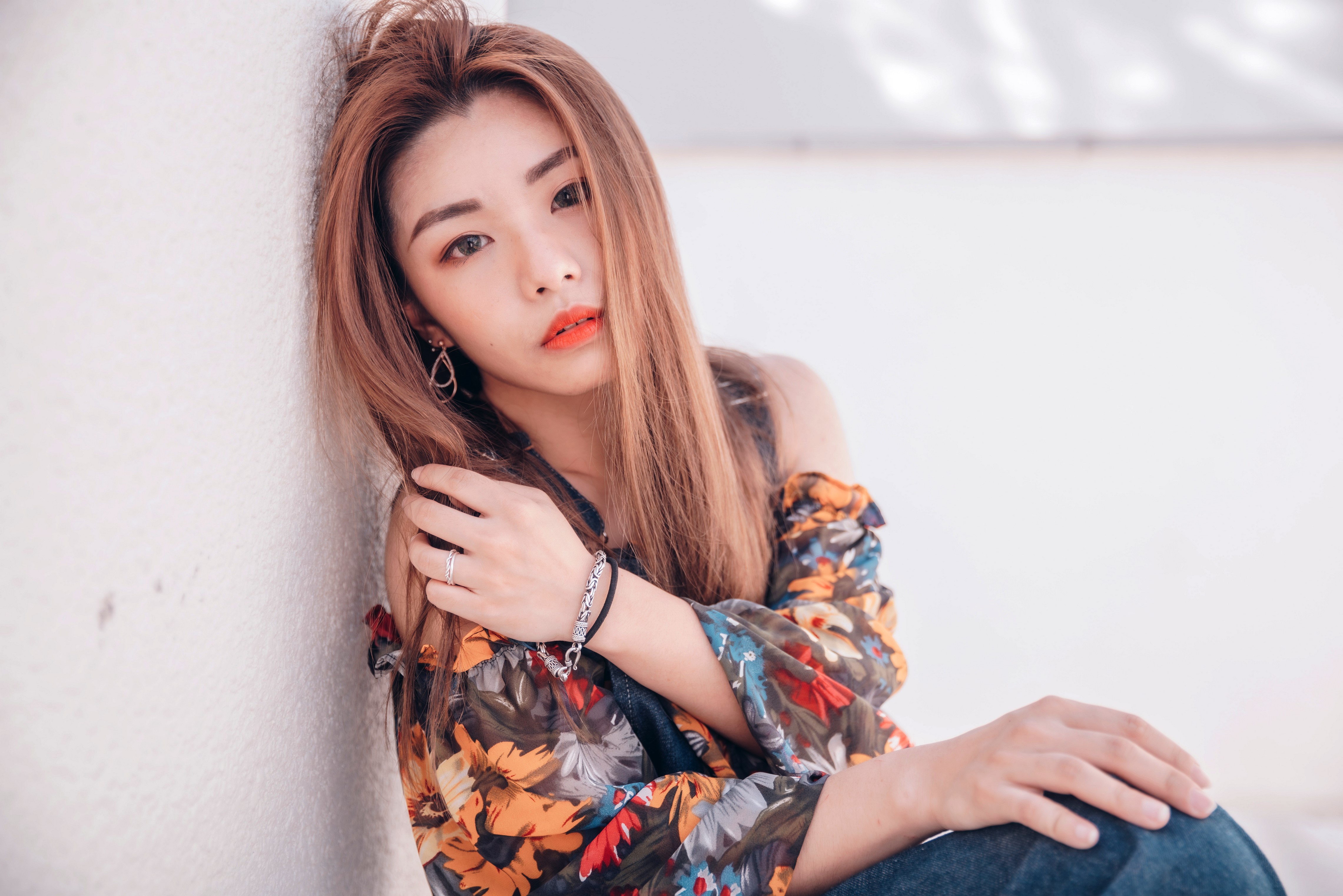 Asian woman with makeup and jewelry HD Wallpaper