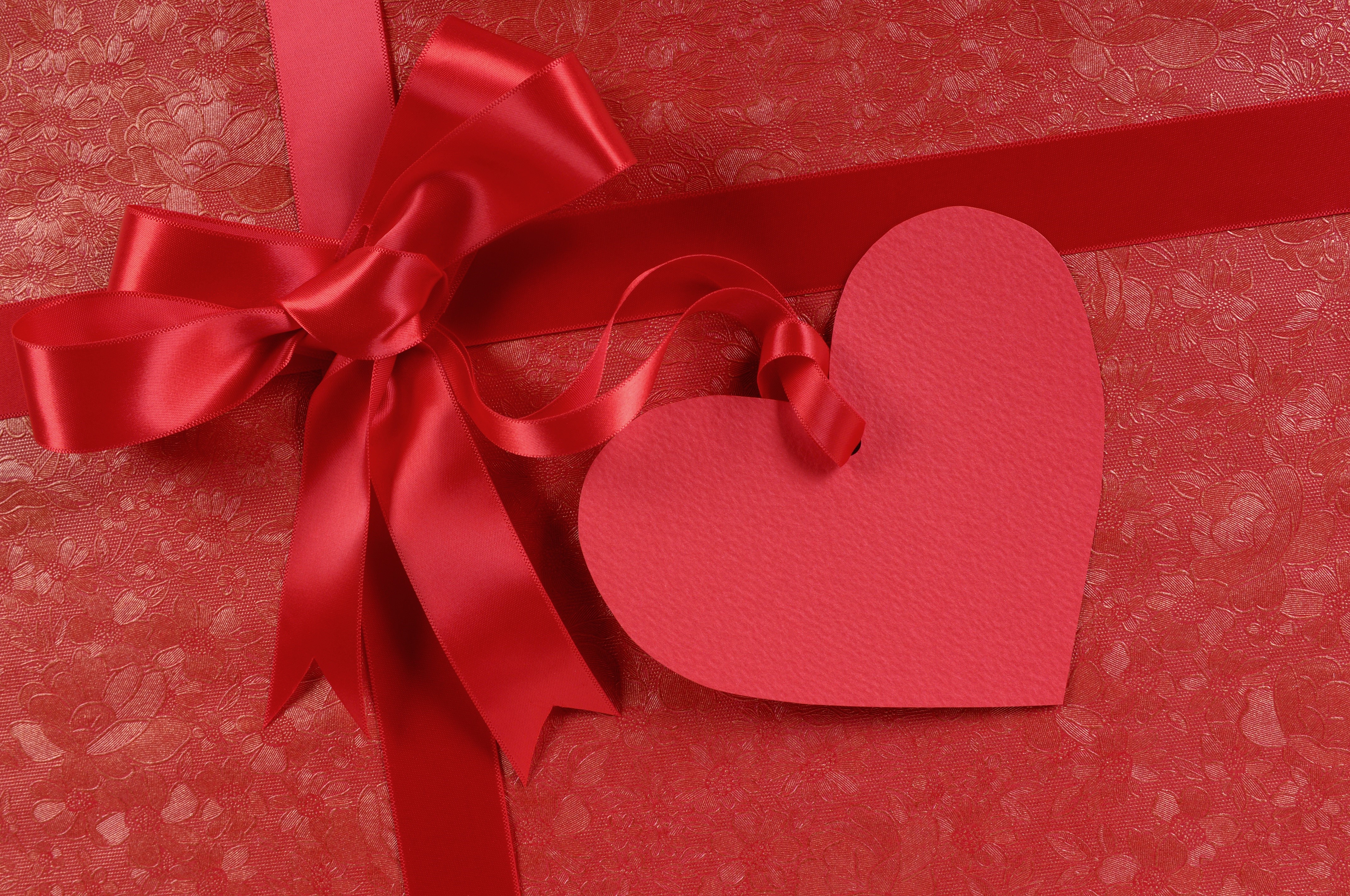 Red Gift Box with Heart Tag and Bow HD Wallpaper