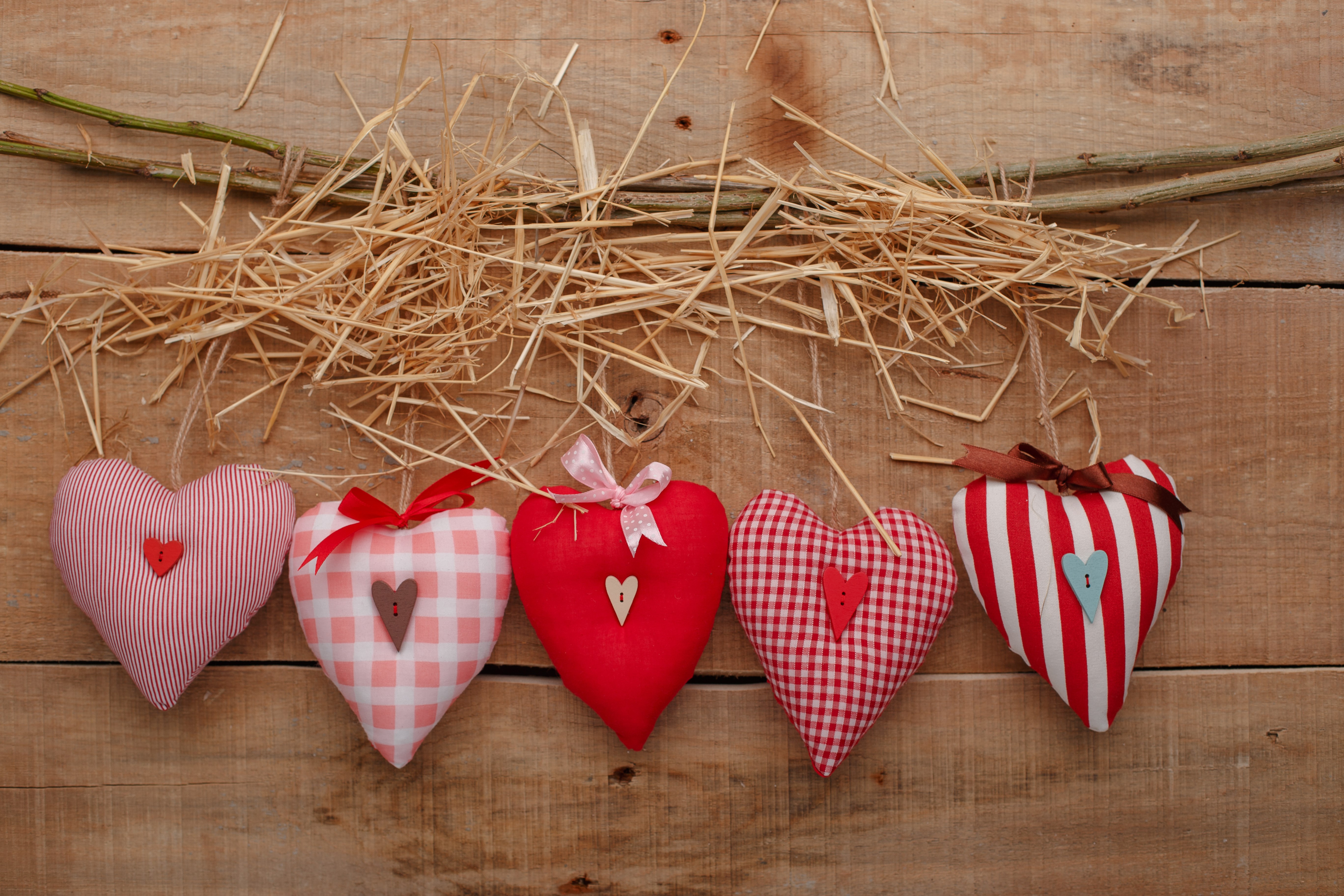 Valentine's Day hearts on wood planks with straw and branches HD Wallpaper