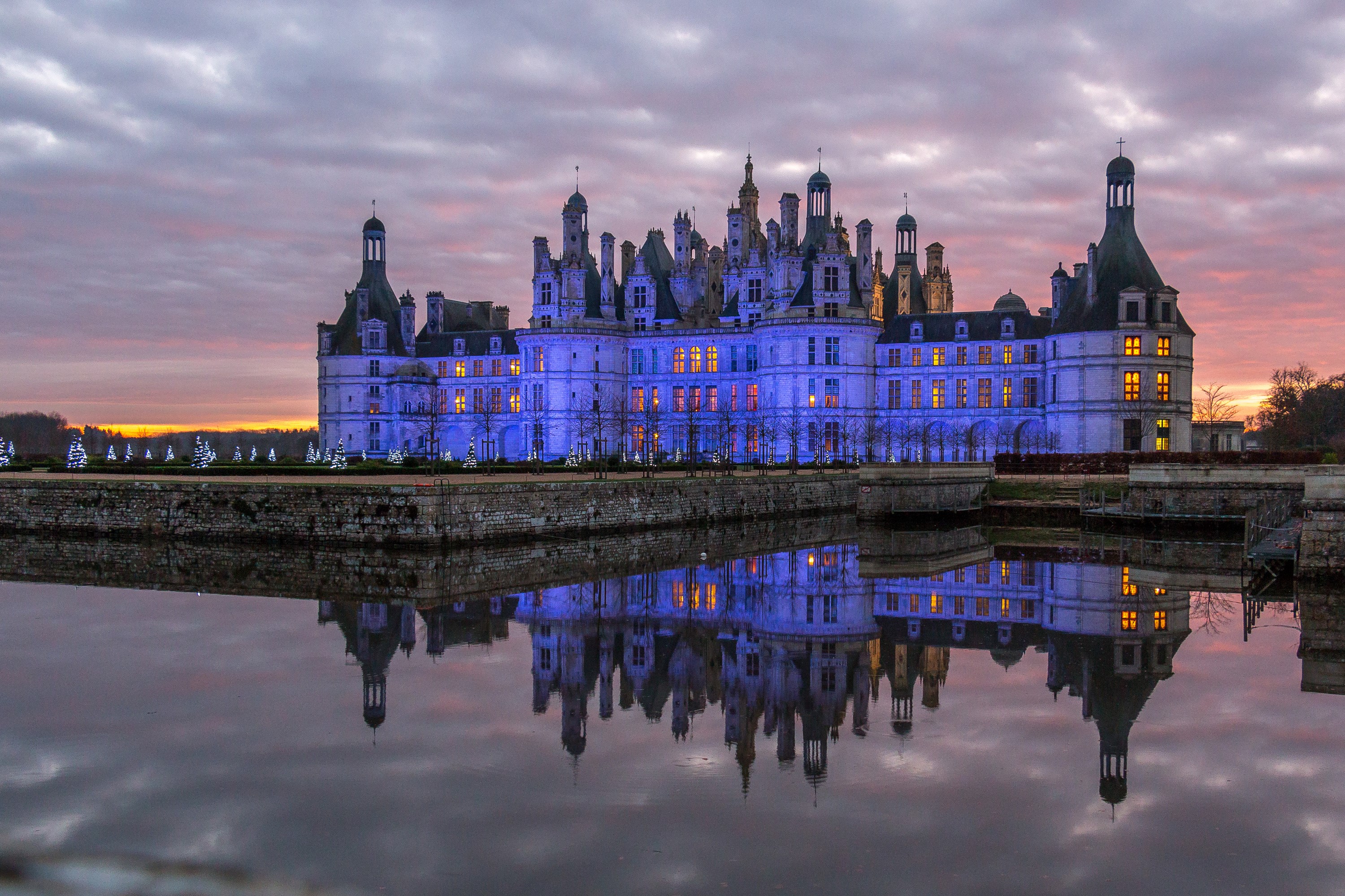 Chateau de Chambord castle illuminated at dusk with reflection HD Wallpaper