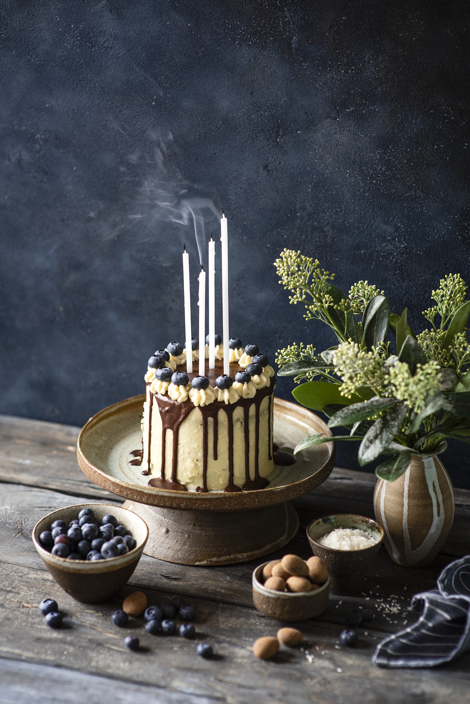 Birthday cake with blueberries and chocolate HD Phone Wallpaper