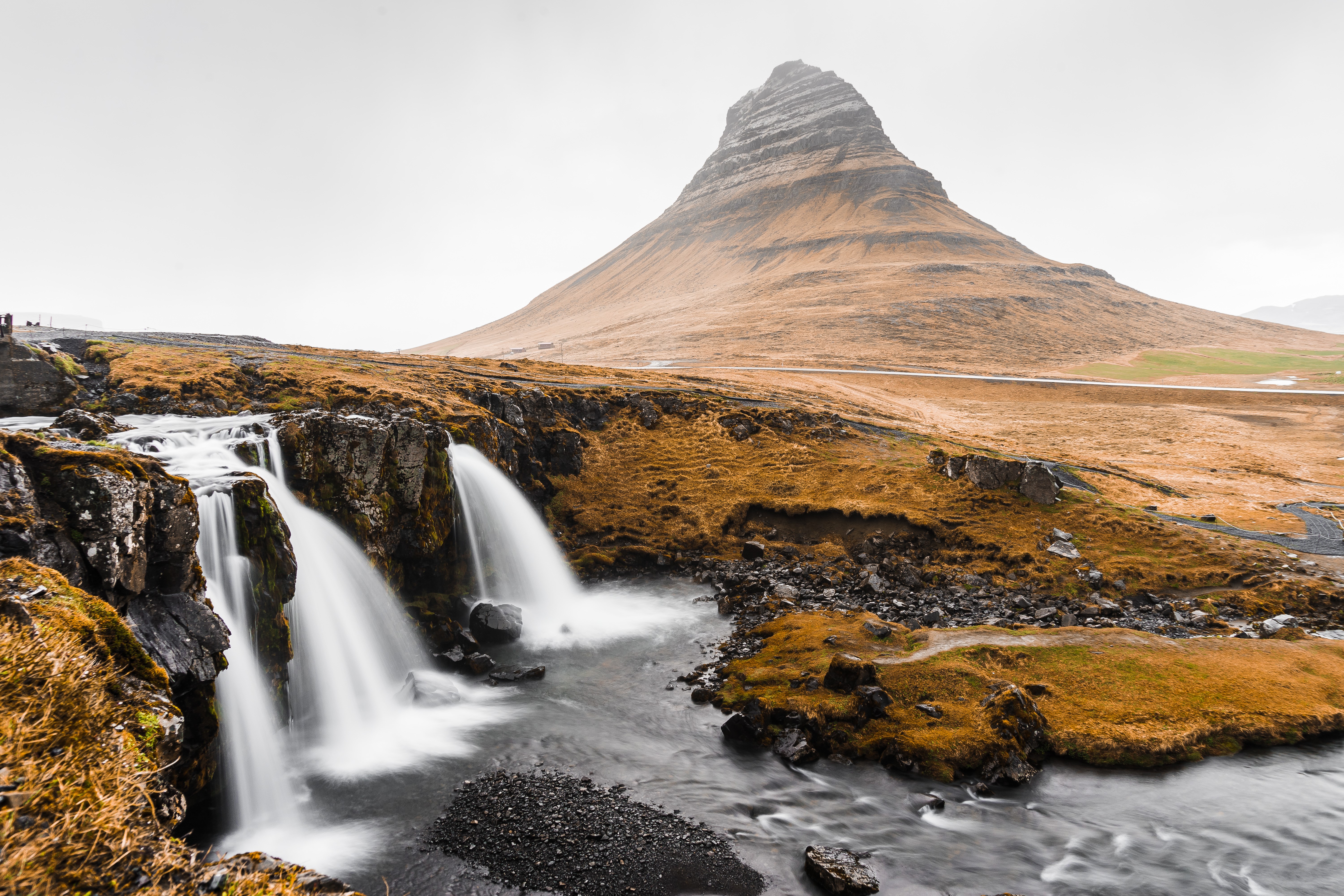 Kirkjufell Mountain and Kirkjufellsfoss Waterfall in Iceland HD Wallpaper