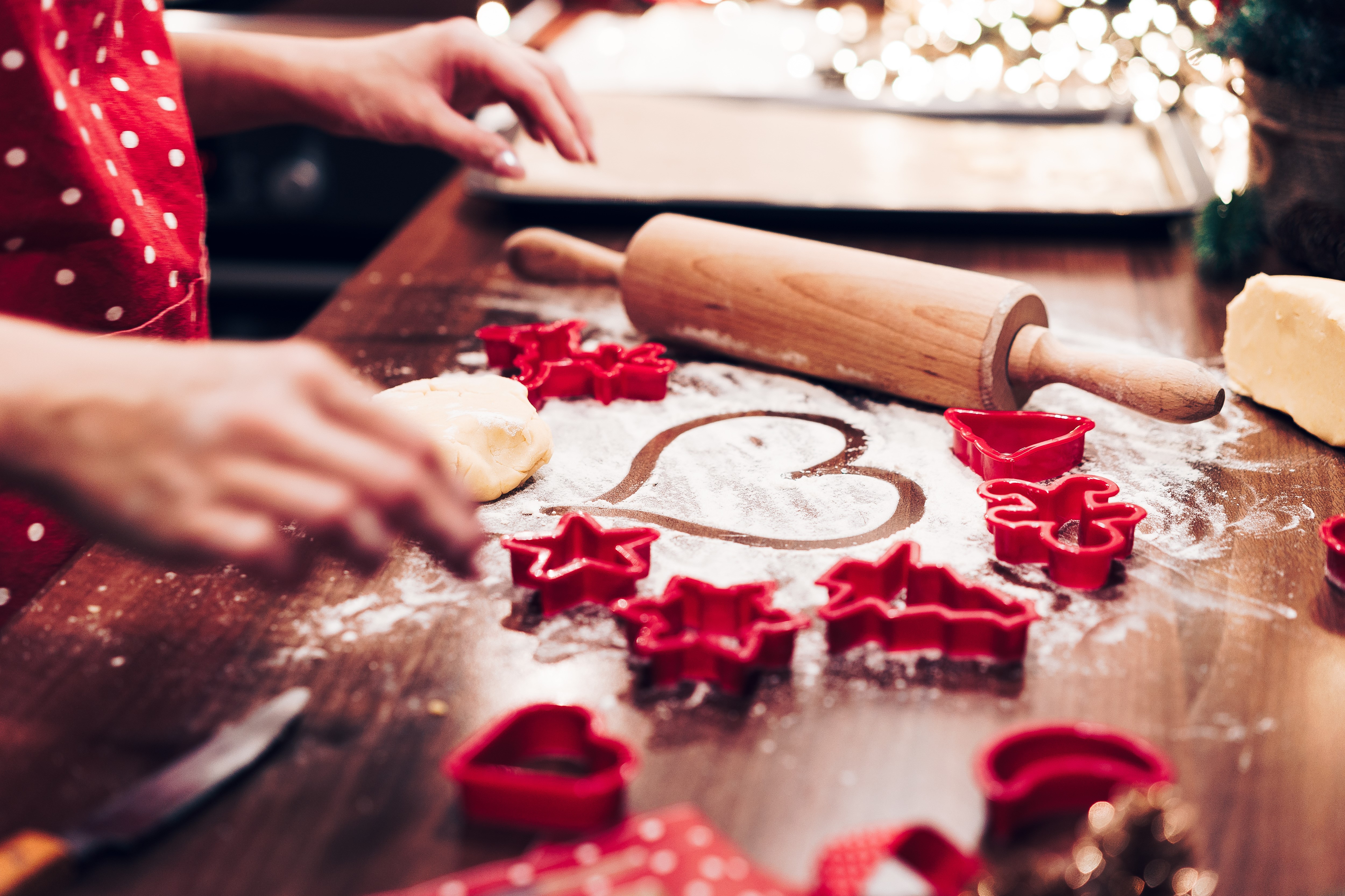 Baking Christmas cookies with flour and cookie cutters HD Wallpaper