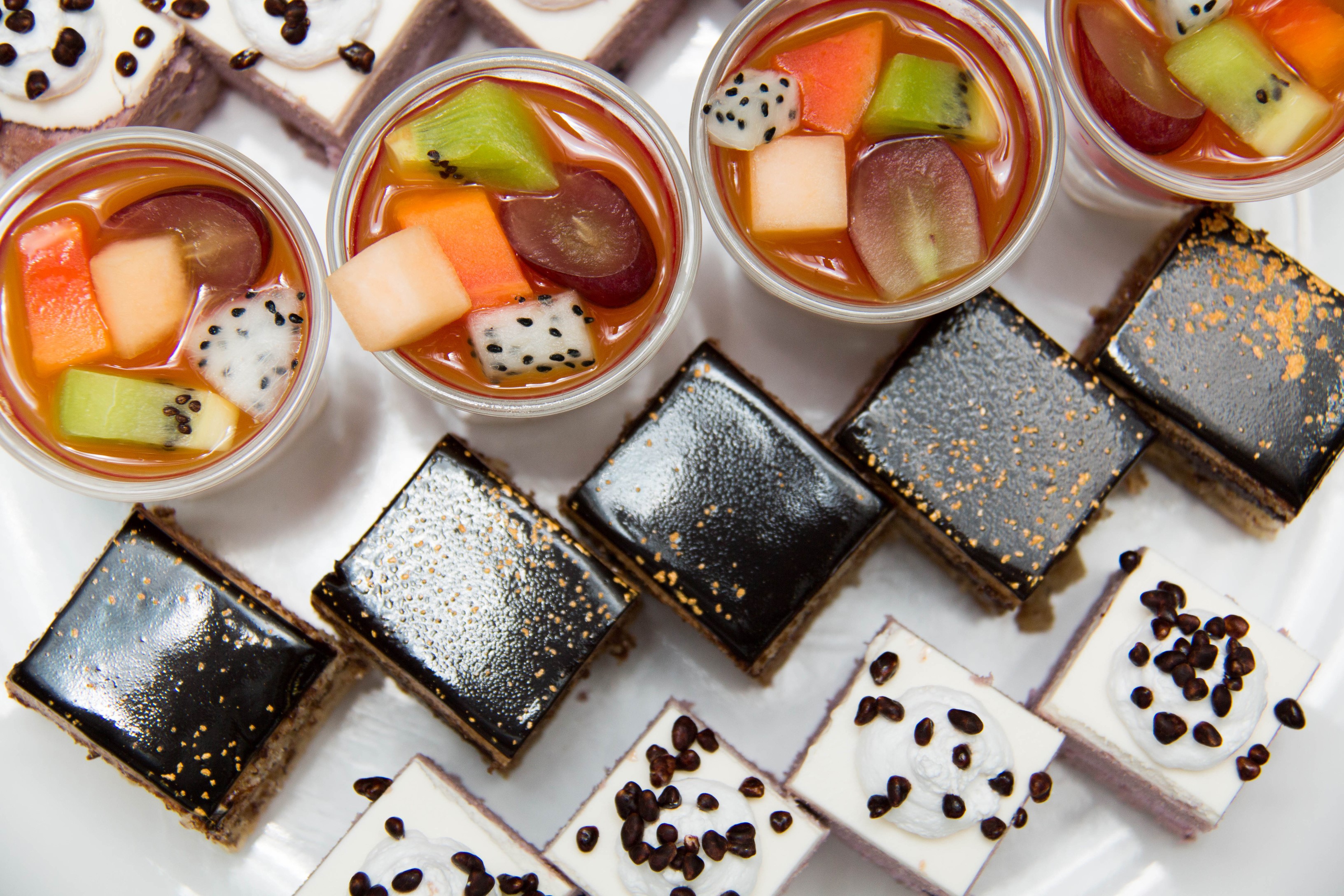 Assortment of mini cakes and fruit gelatin desserts HD Wallpaper