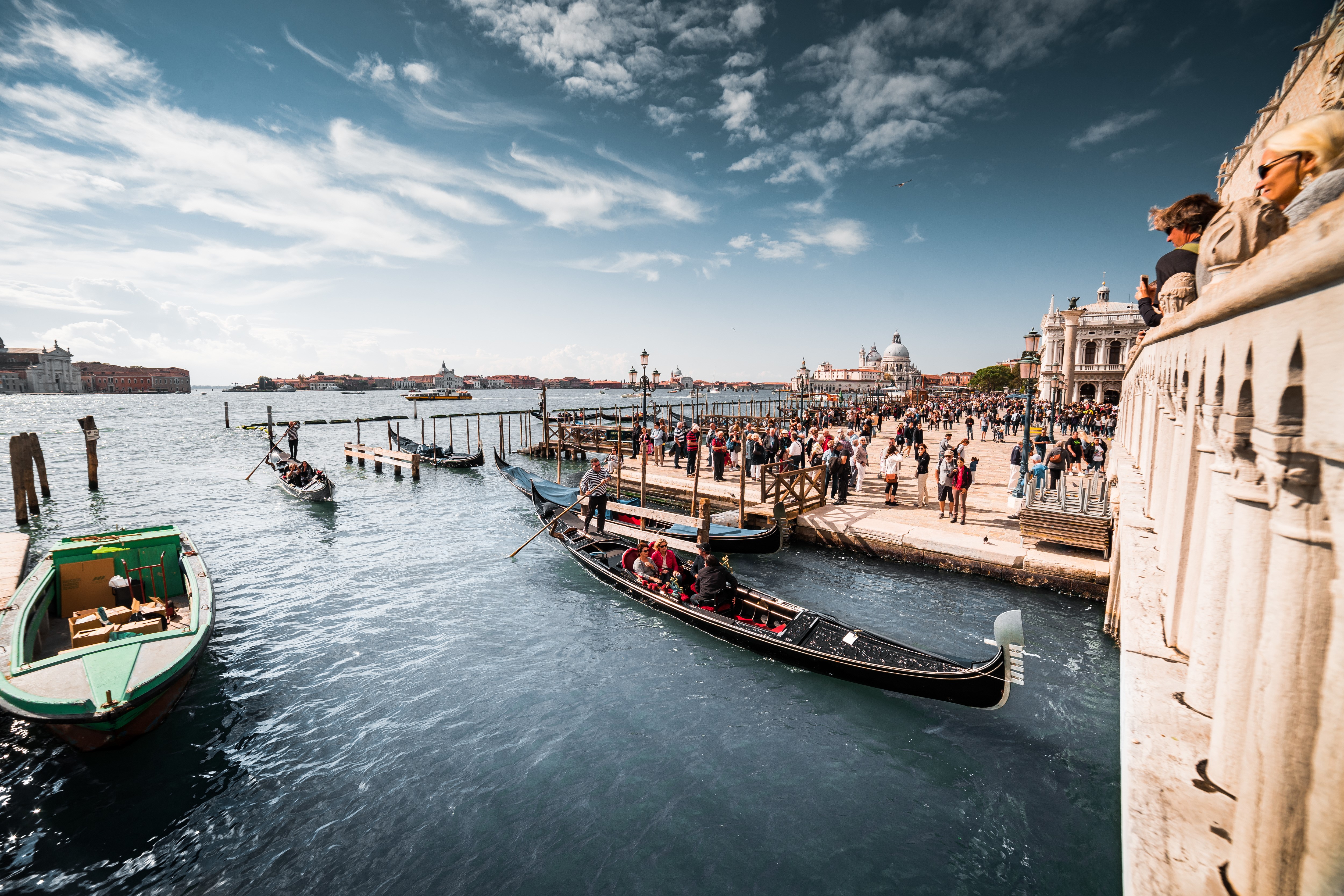 Venice Italy Boats and Buildings HD Wallpaper