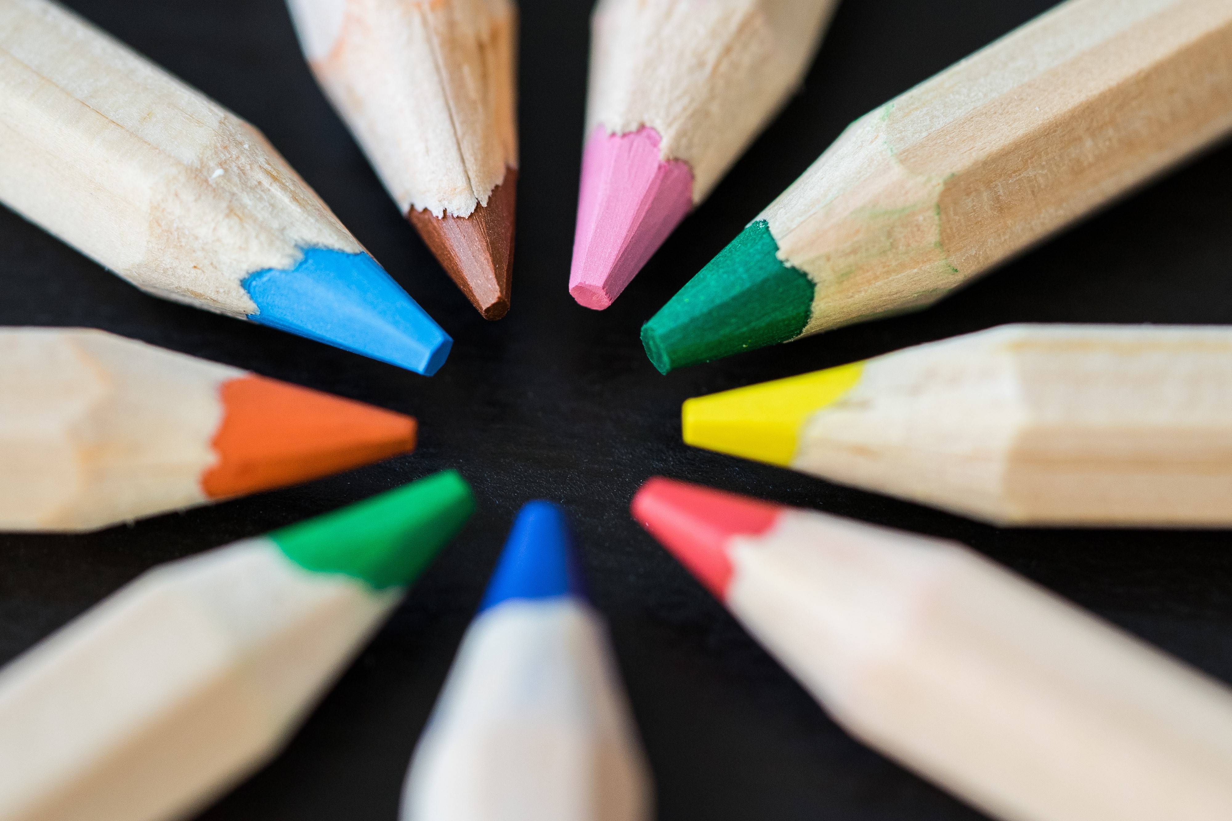 Many multicolor pencils arranged in a circle HD Wallpaper