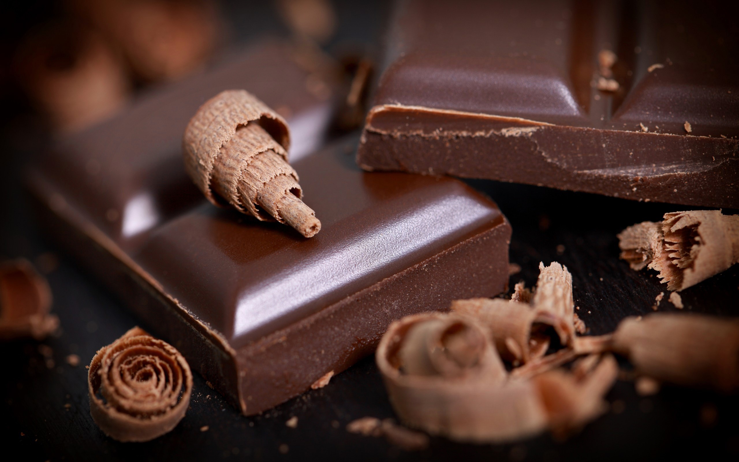 Chocolate bar with shavings HD Wallpaper