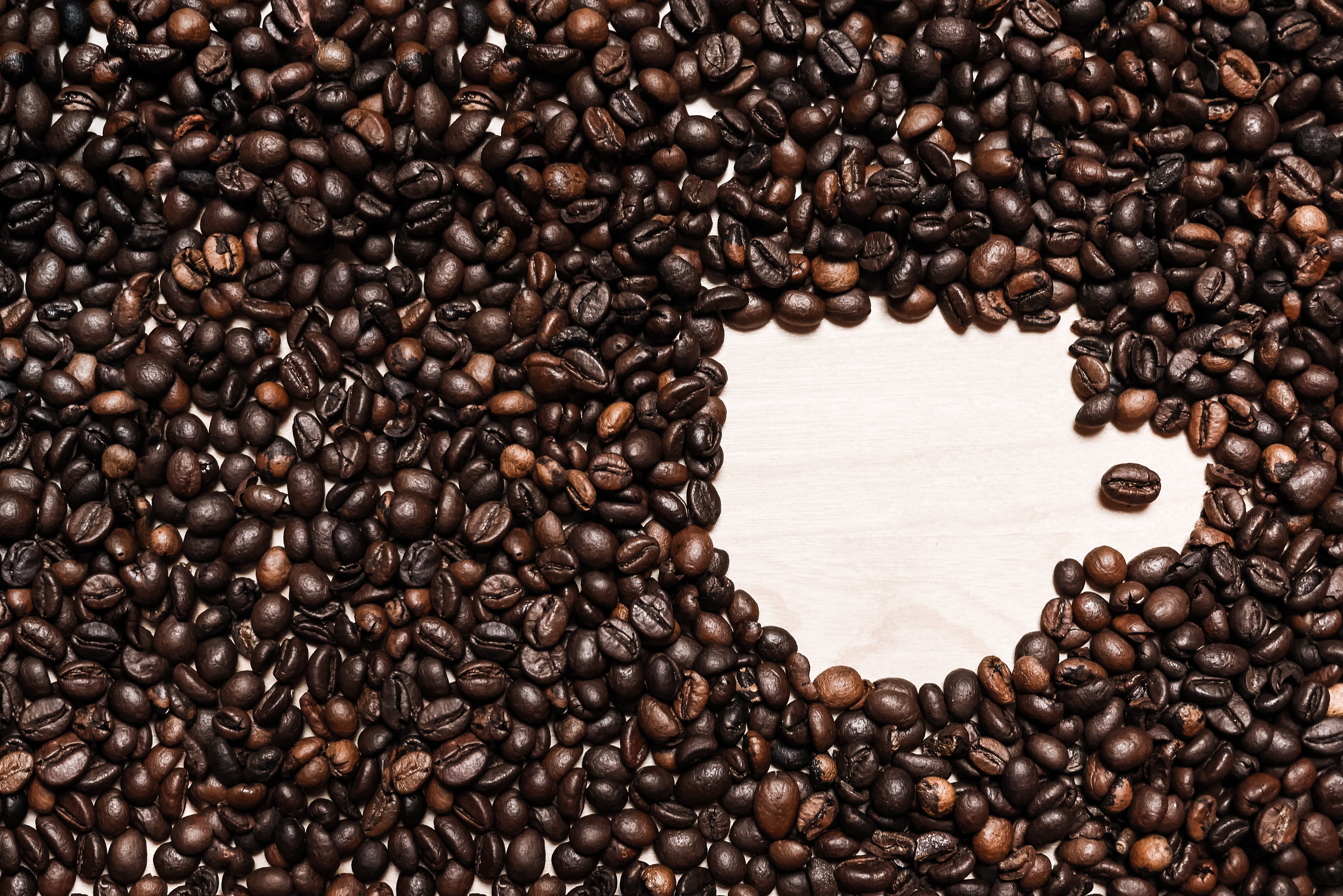 Coffee beans arranged in a heart shape HD Wallpaper