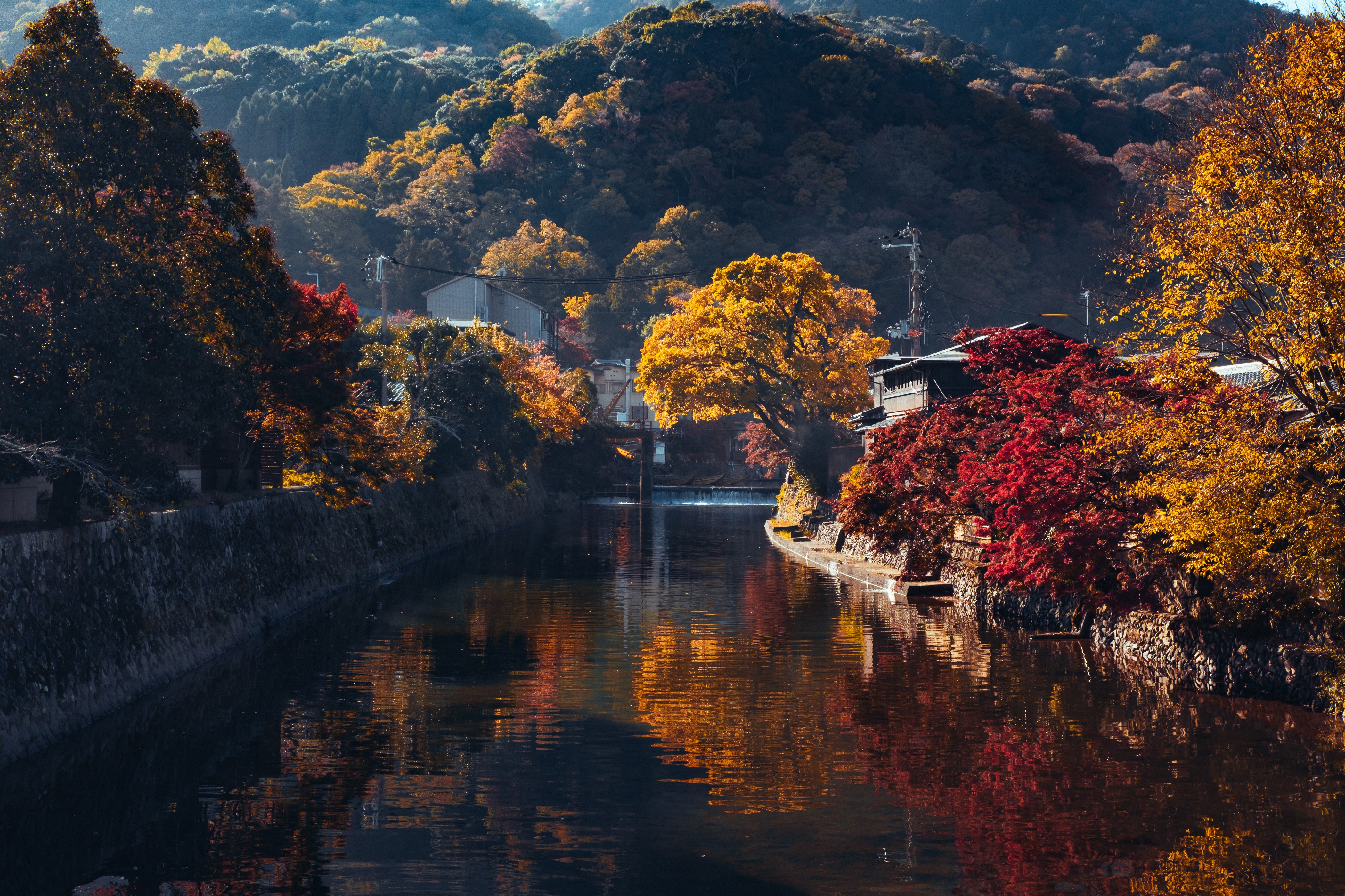 4K Arashiyama Canal in Kyoto, Japan during Autumn HD Wallpaper