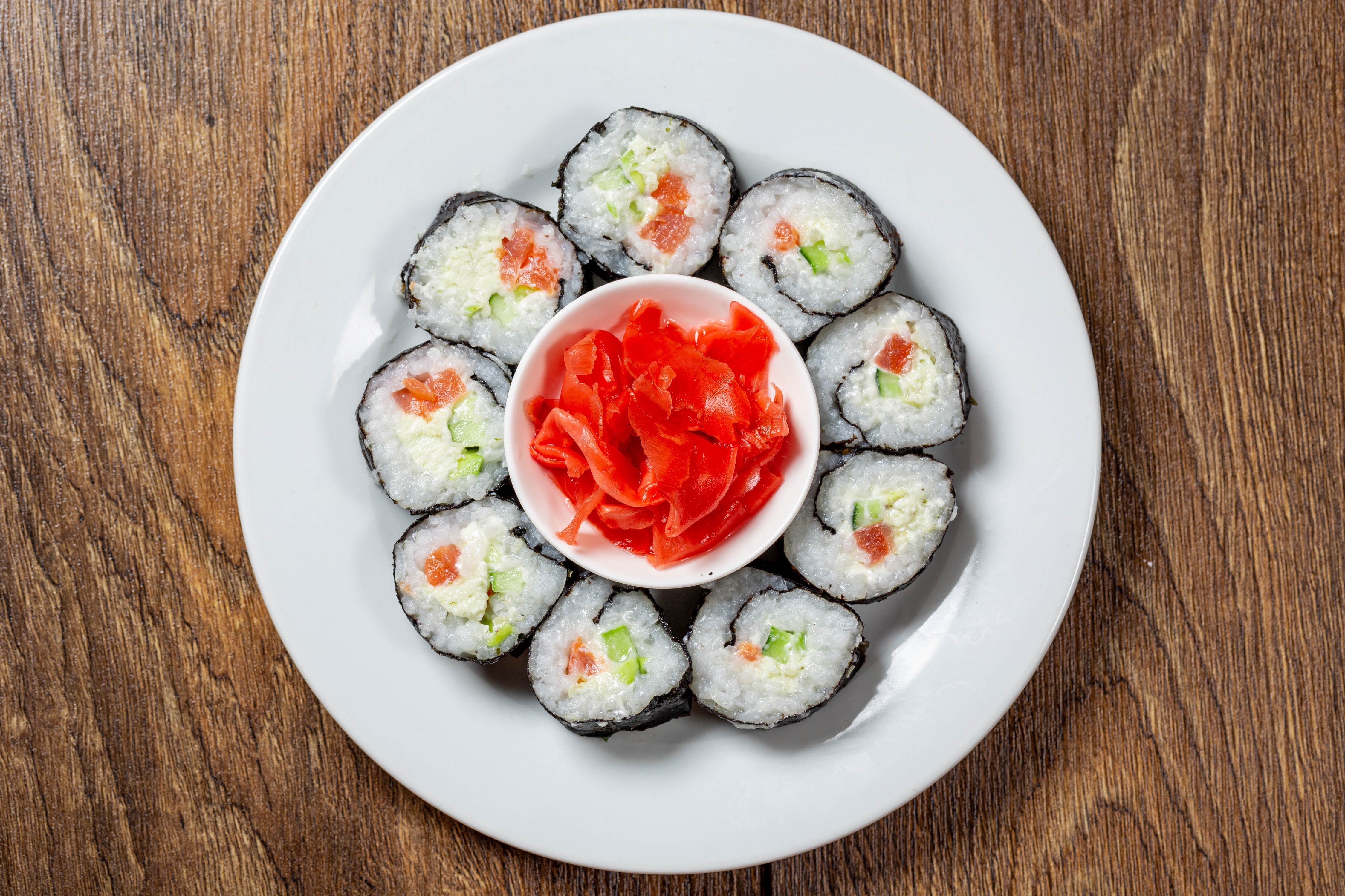 Sushi with ginger on a plate HD Wallpaper