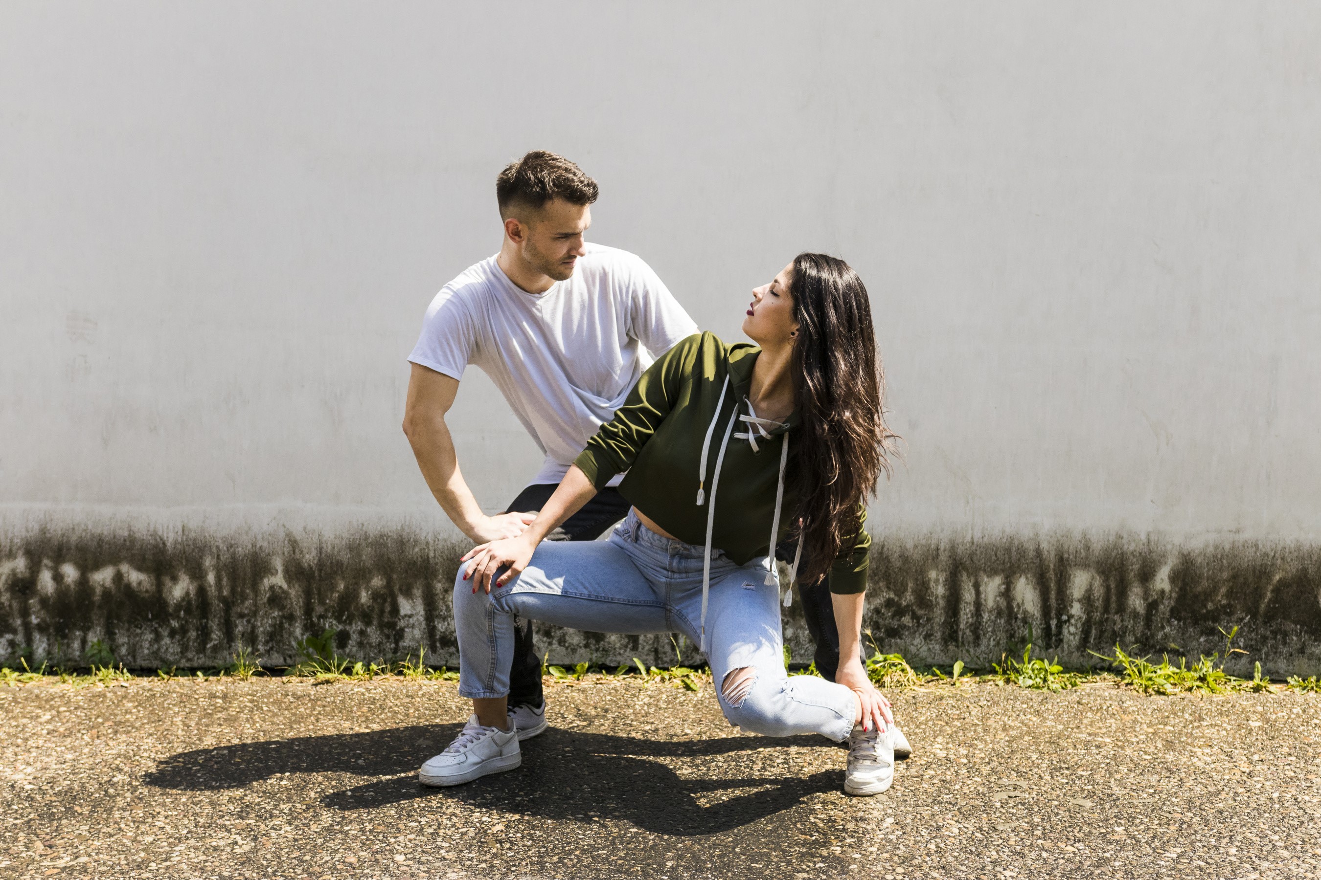 Man and woman dancing outdoors HD Wallpaper