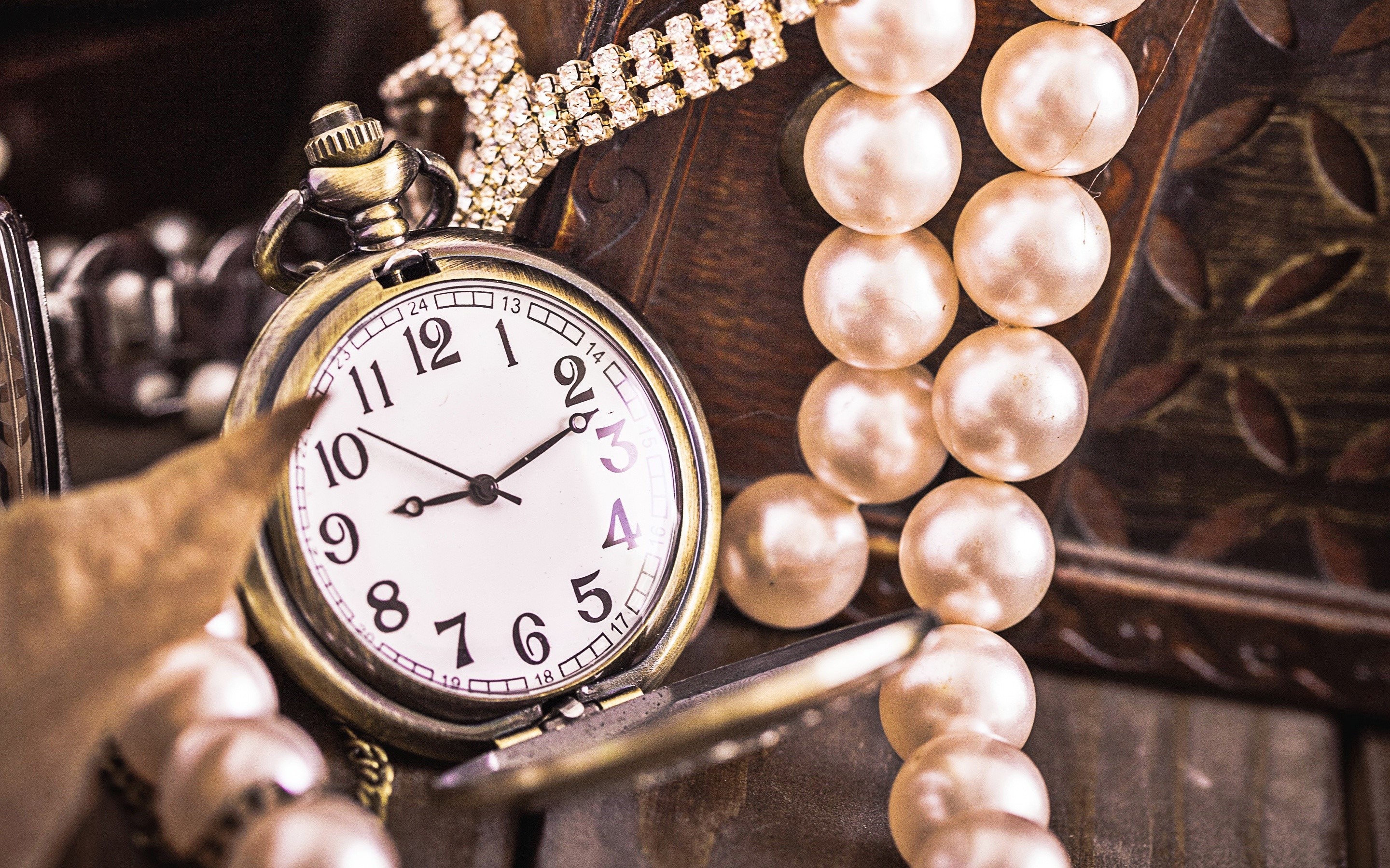 Pocket watch and pearls on a wooden surface HD Wallpaper