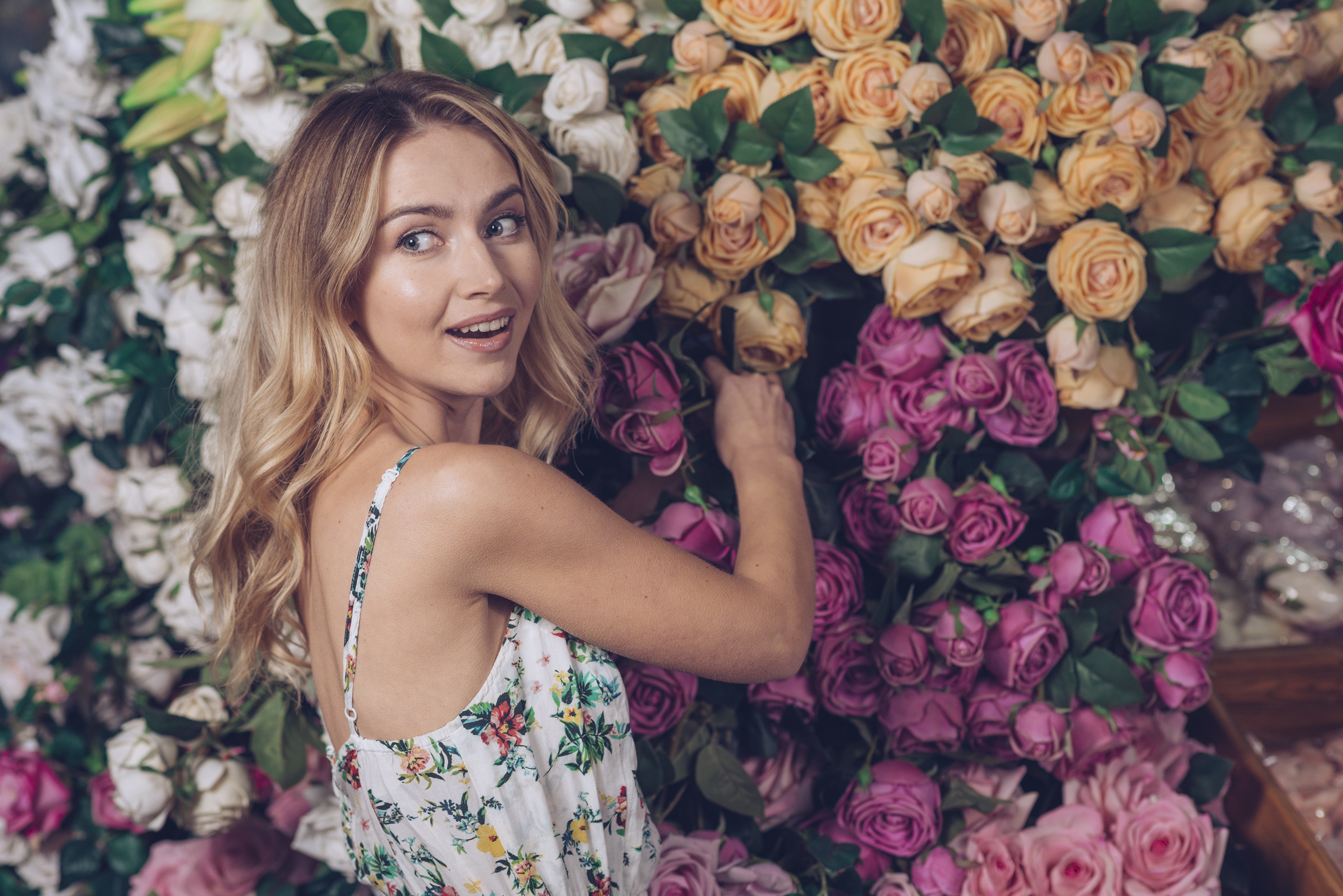 Blonde girl among many roses HD Wallpaper