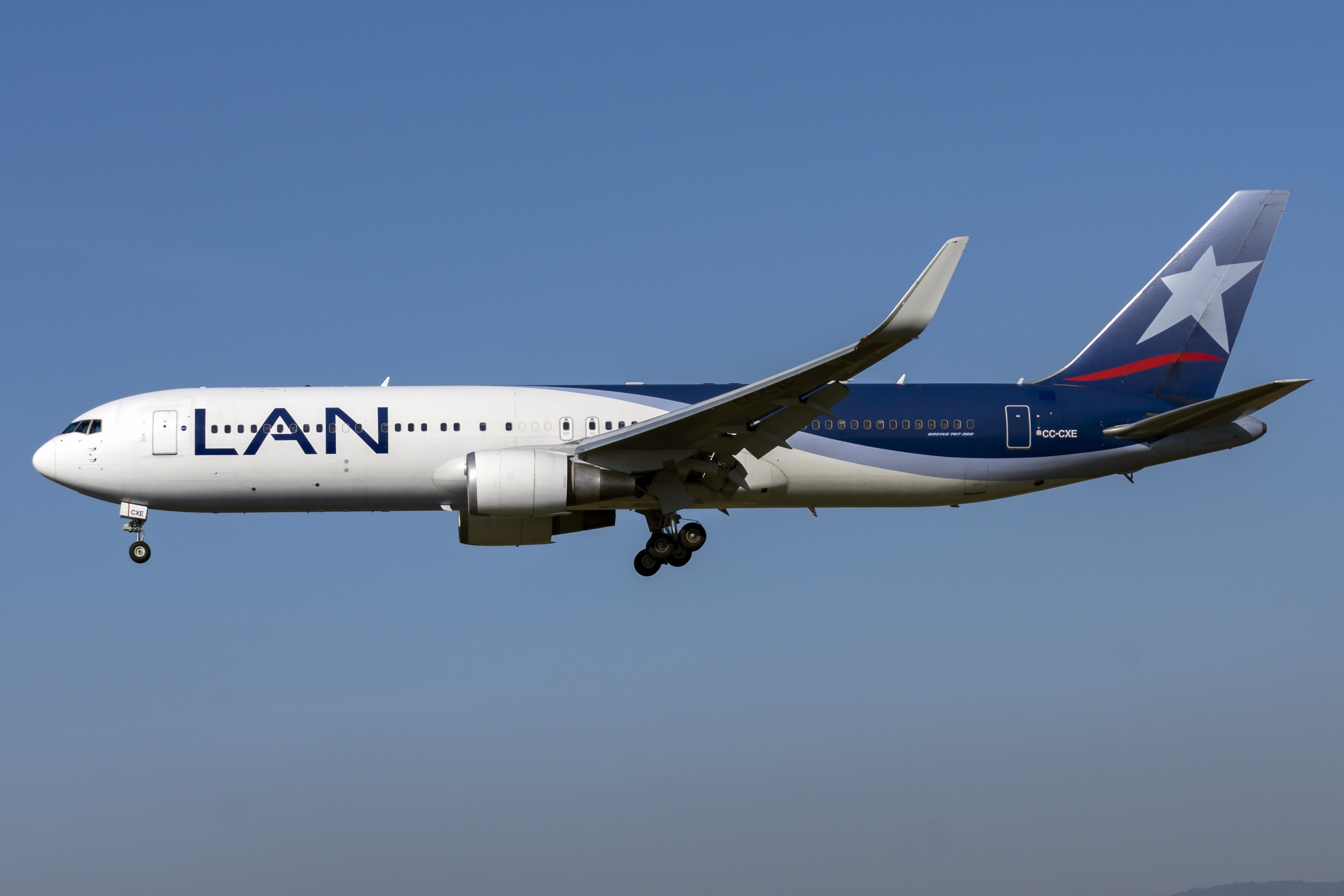 Boeing 767-300W airplane with LAN livery HD Wallpaper