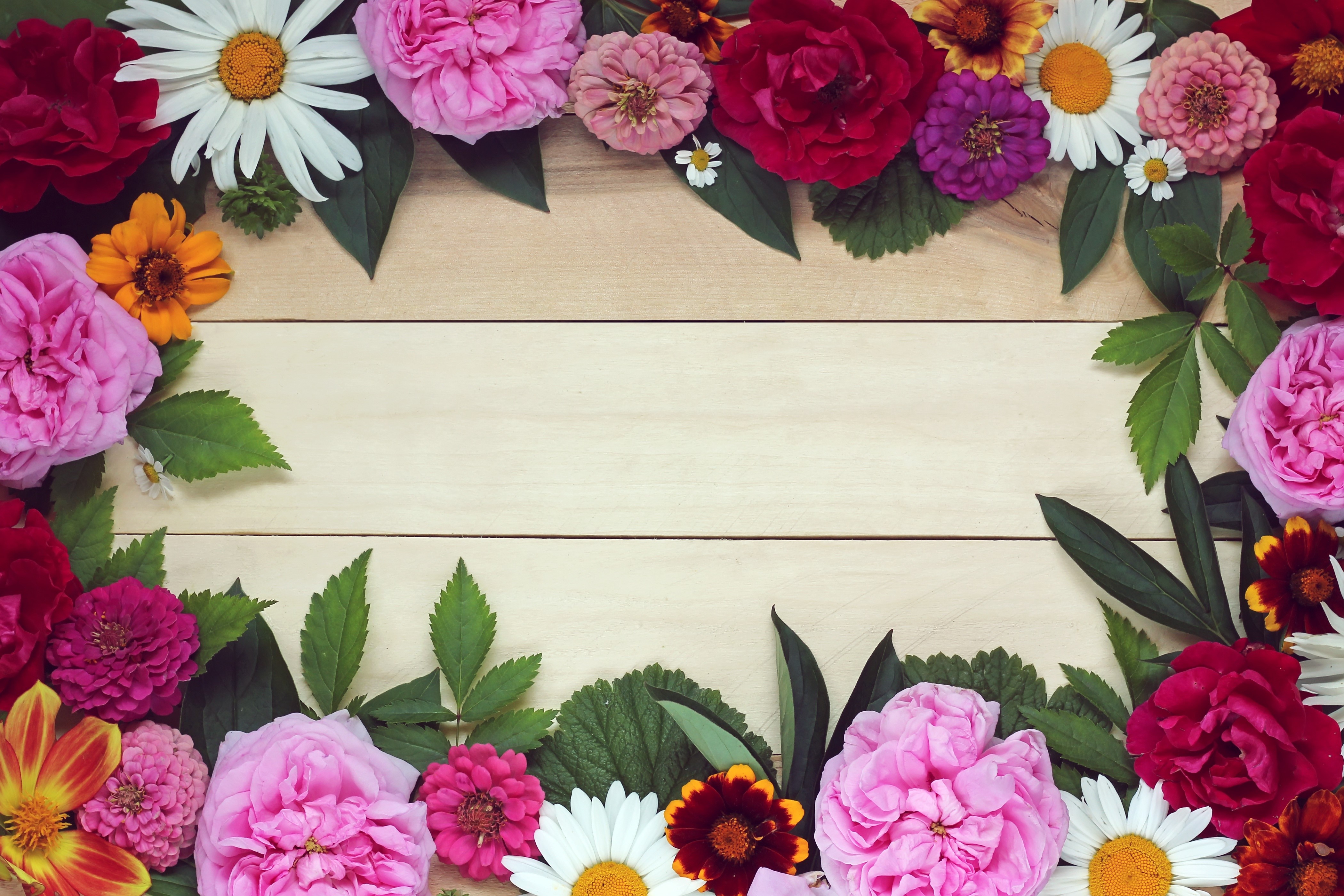 Floral arrangement on wood planks HD Wallpaper