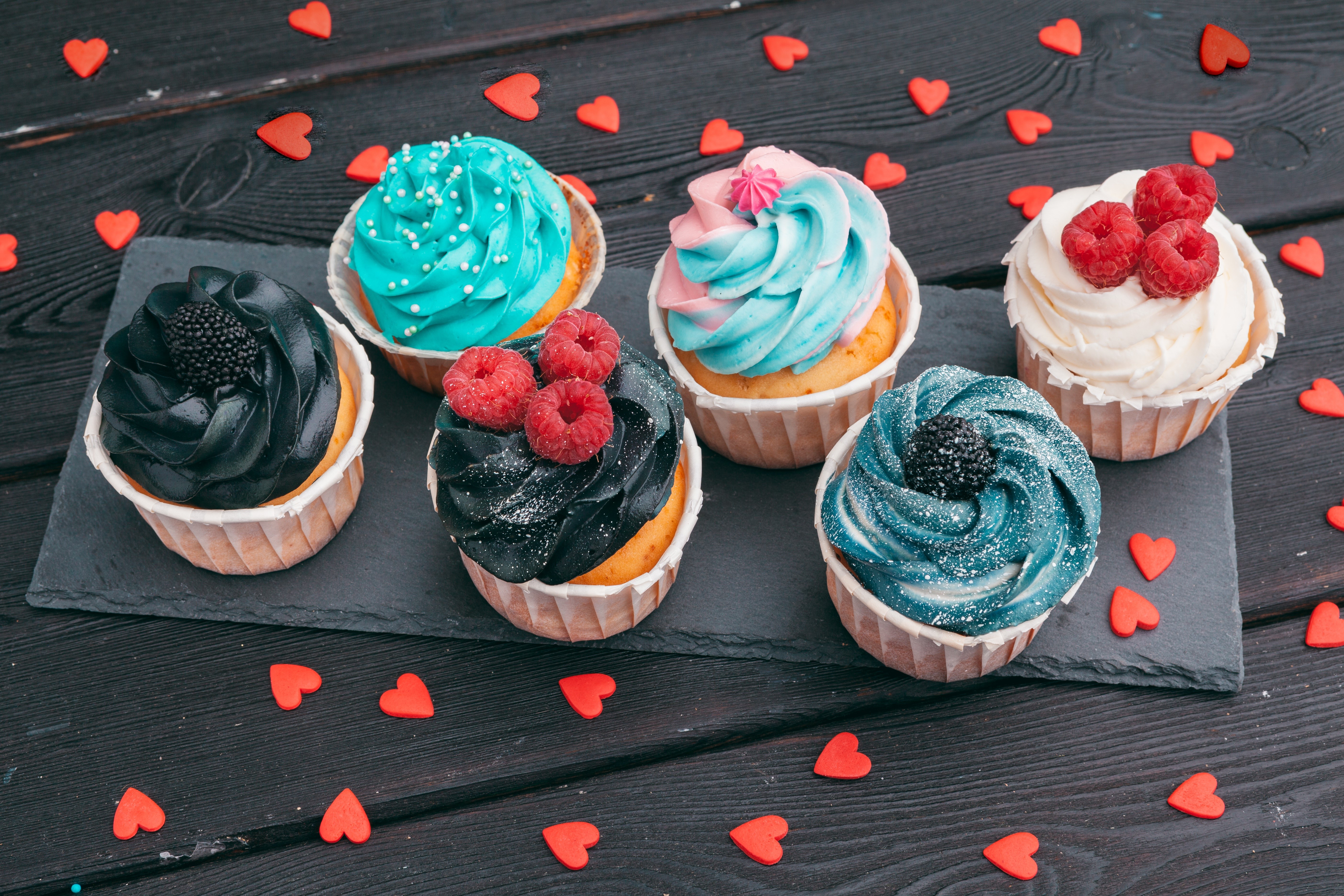 Cupcakes with Raspberries and Blackberries HD Wallpaper