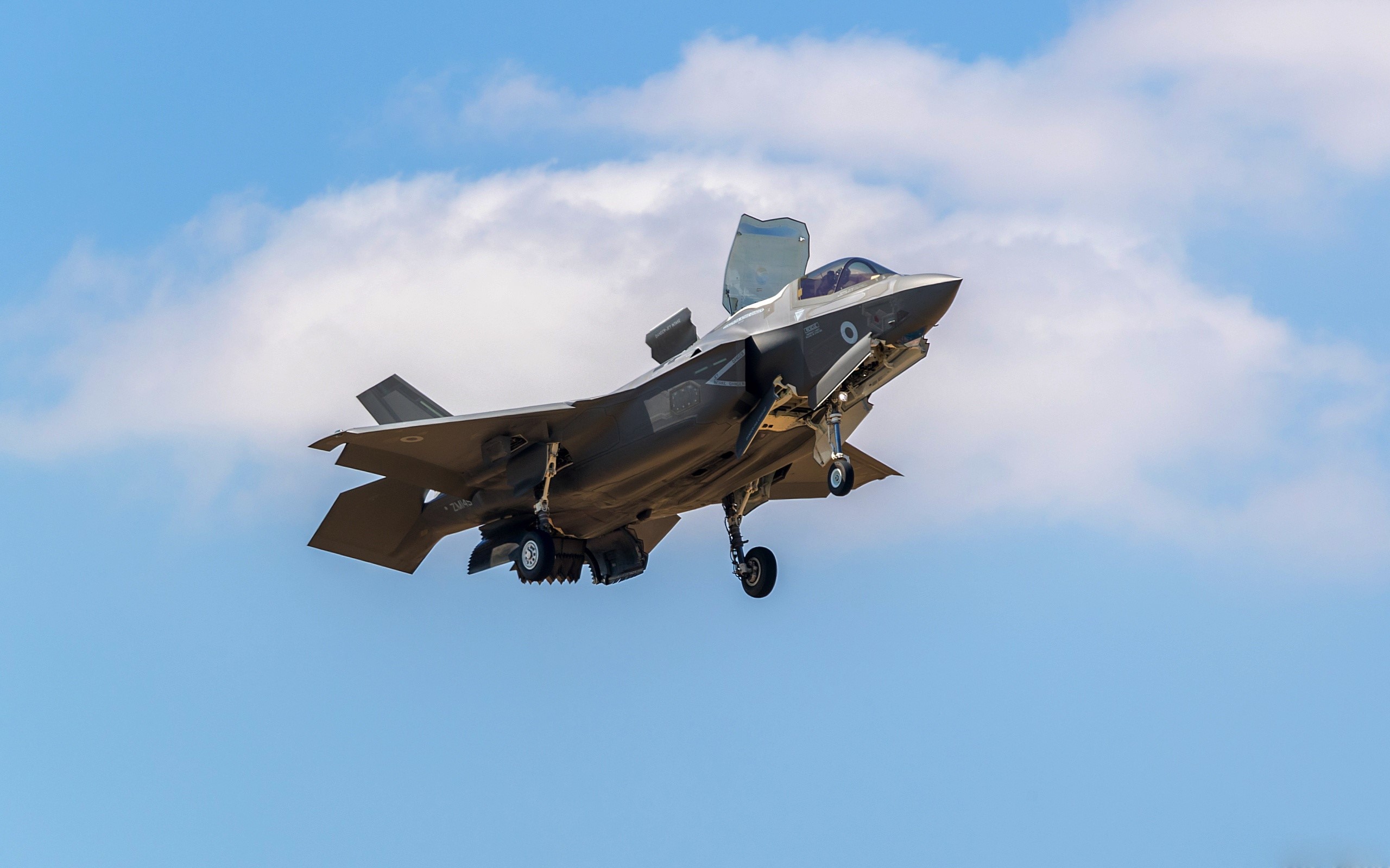 F-35B Lightning II fighter jet in flight HD Wallpaper