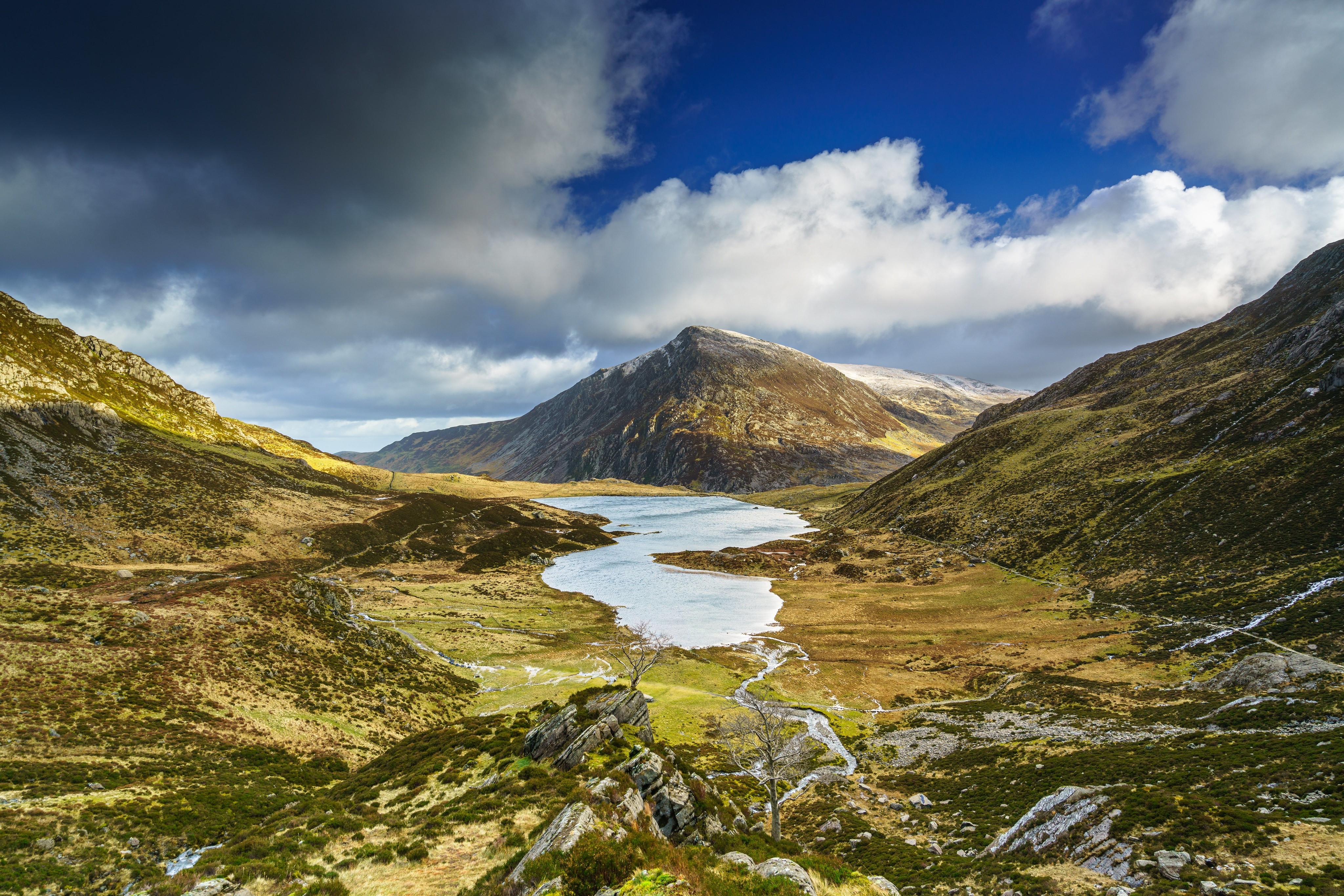 4K Snowdonia National Park Mountains and Lake in Wales HD Wallpaper