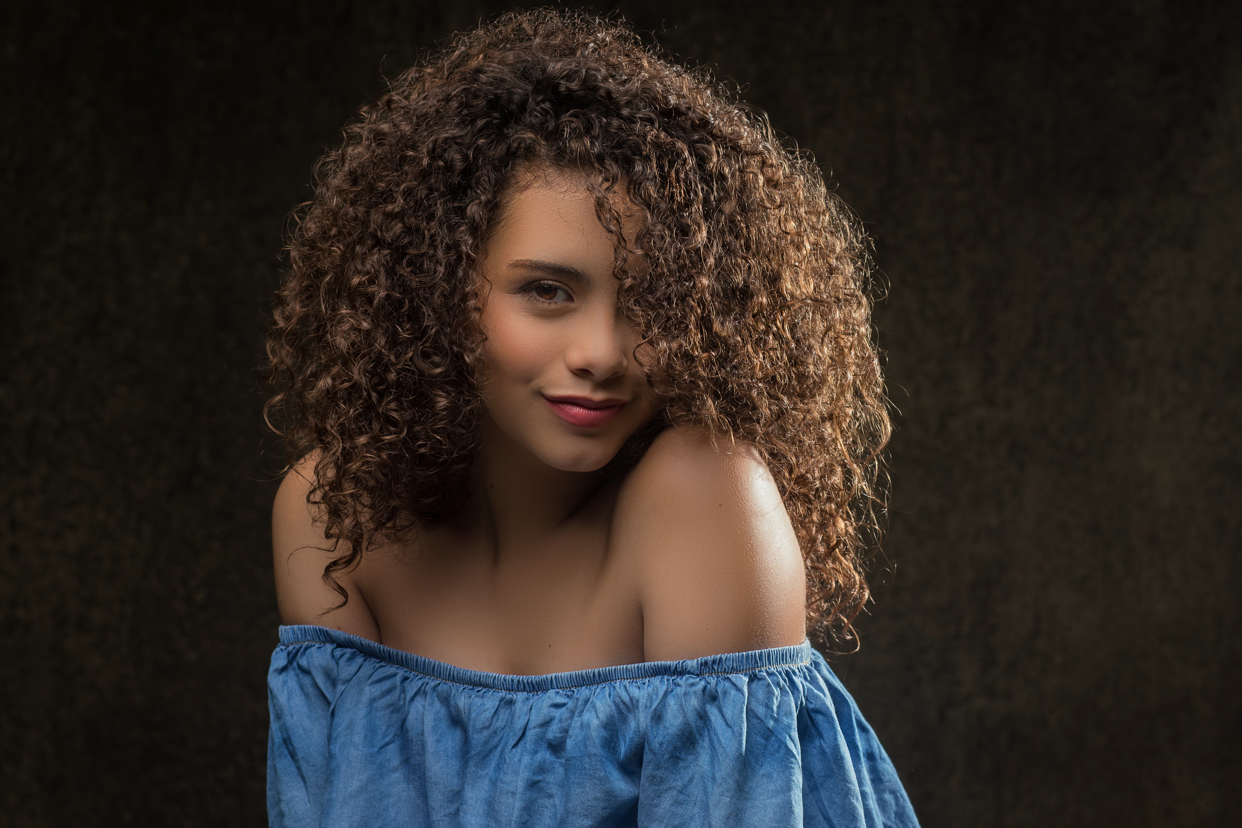 4K Camila with Curly Hair and Makeup HD Wallpaper